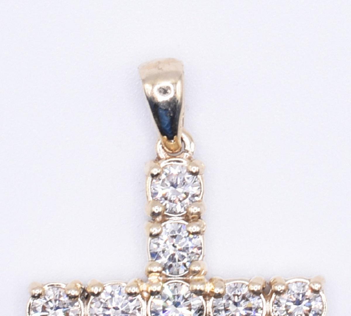 18k Yellow Gold & Diamond Cross Pendant In New Condition For Sale In Chelmsford, GB