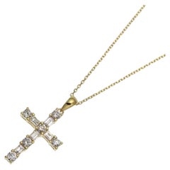 Collier pendentif croix en or jaune 18 carats et diamants  0.36ct  19.3mm x 10.7mm