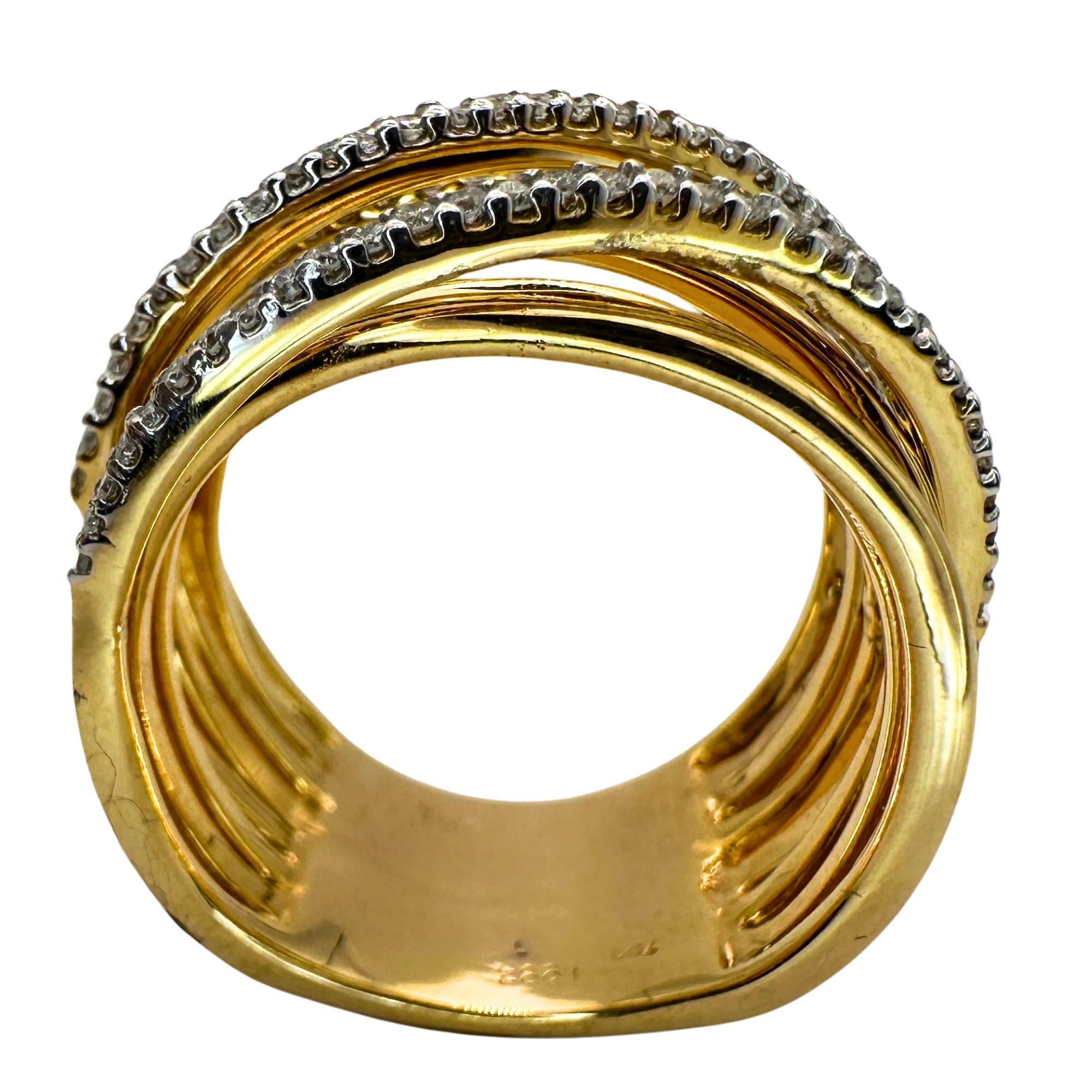 Bague à large bande en or jaune 18k avec diamants croisés en vente 1