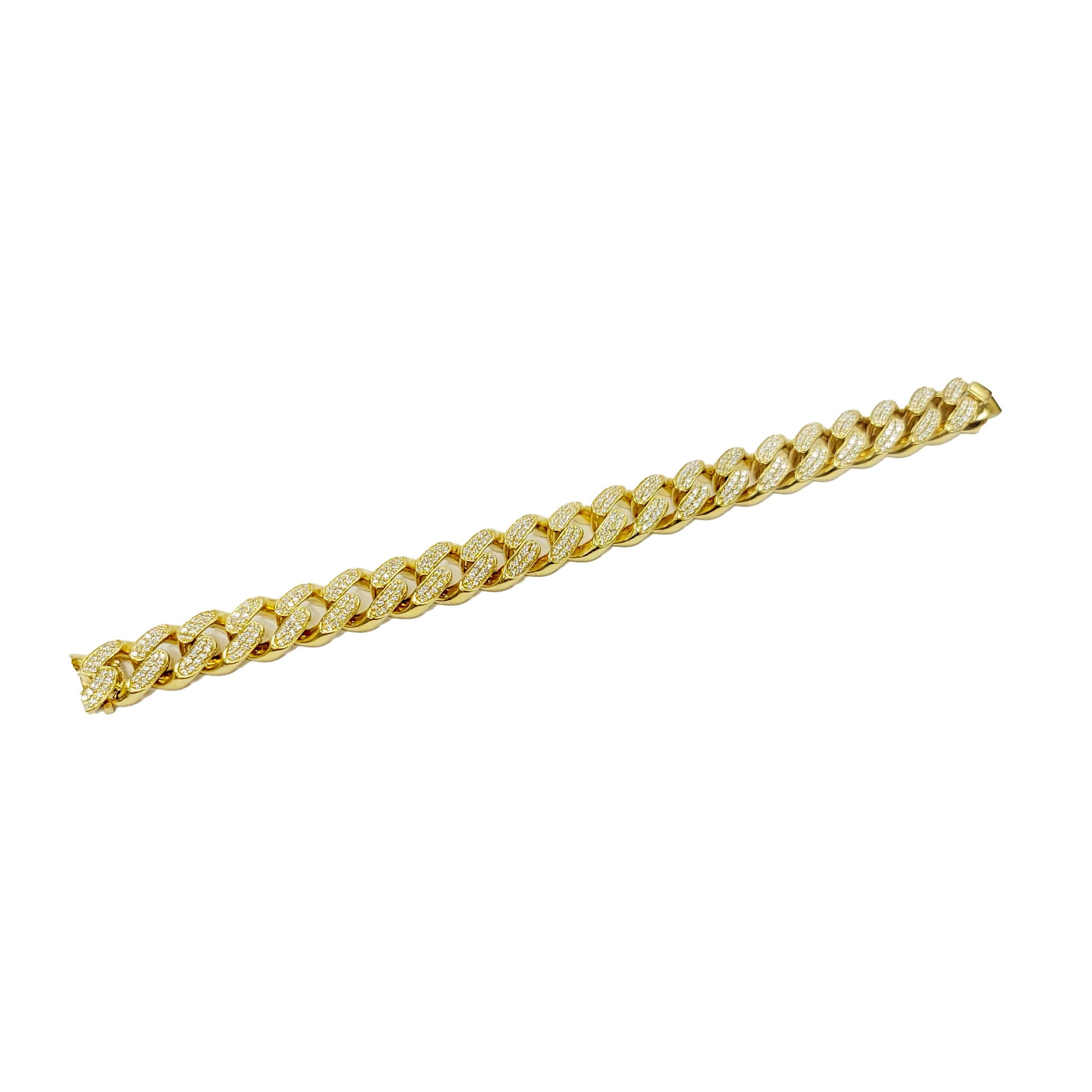 Kubanisches Gliederarmband aus 18 Karat Gelbgold mit 5,11 Karat Gesamtgewicht an gepflasterten Diamanten.
7,8 Zoll lang .50 Zoll breit

