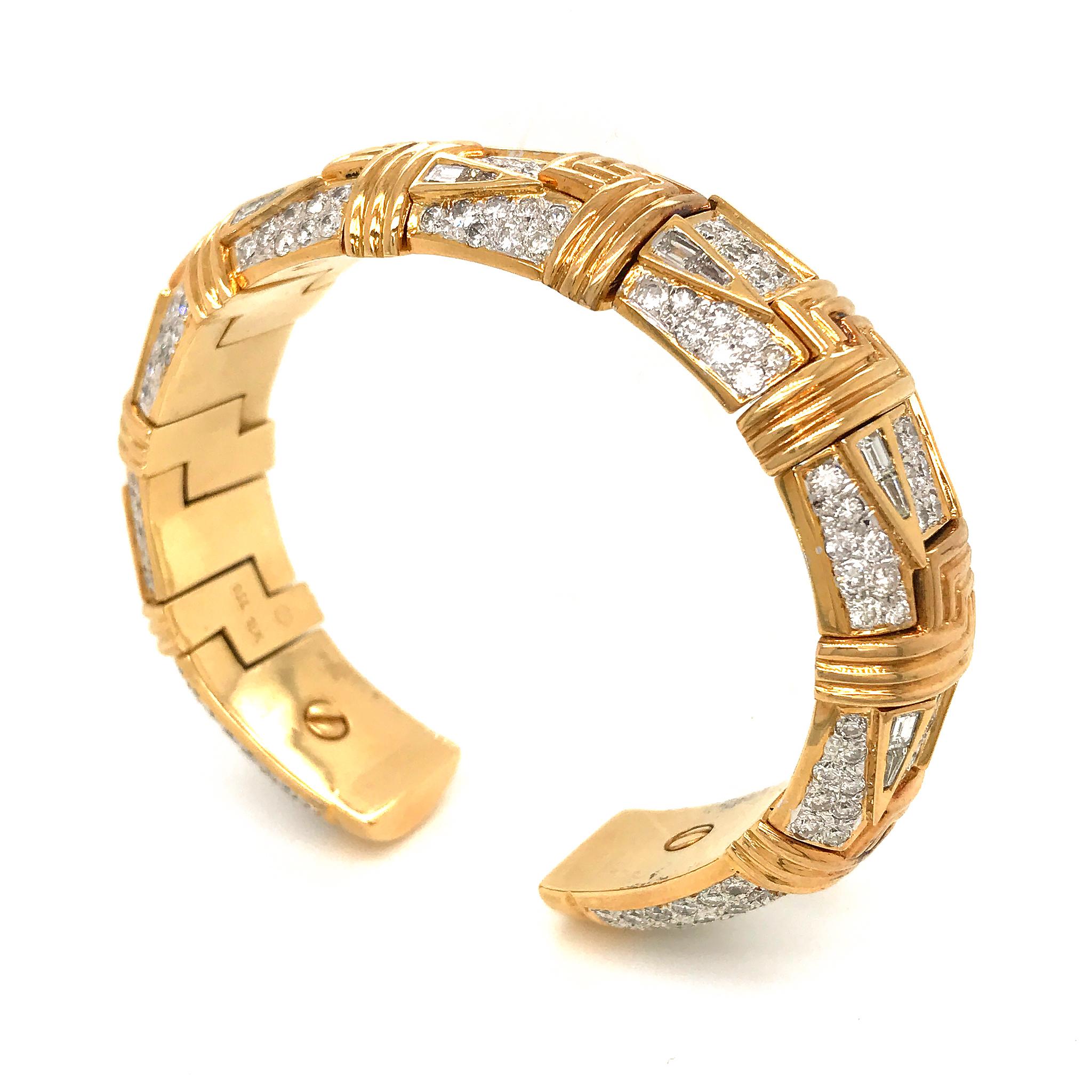 18 Karat Yellow Gold Diamond Cuff Bracelet In Excellent Condition In New York, NY