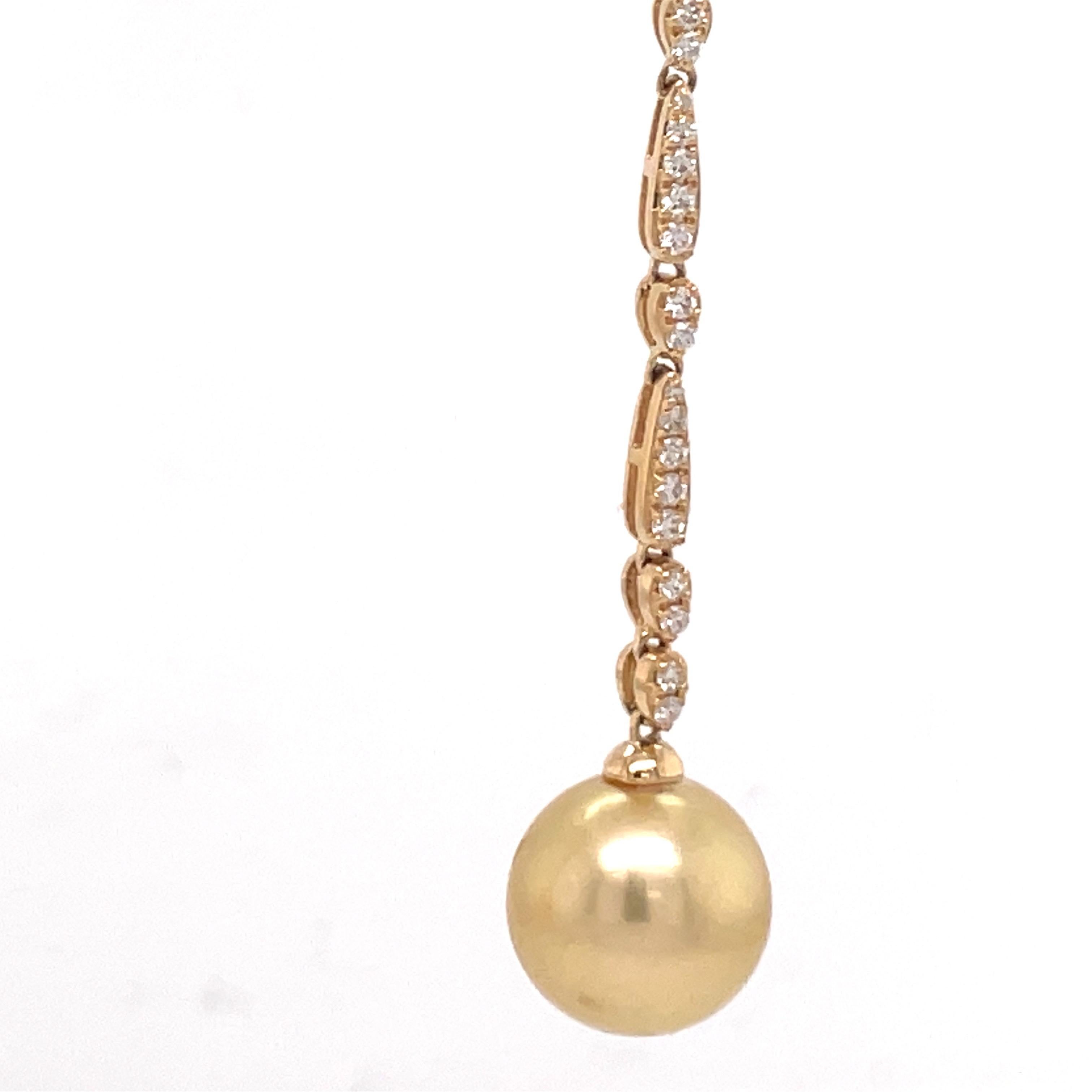 18 Karat Gelbgold Diamant-Ohrringe und goldene Perlen (Zeitgenössisch) im Angebot