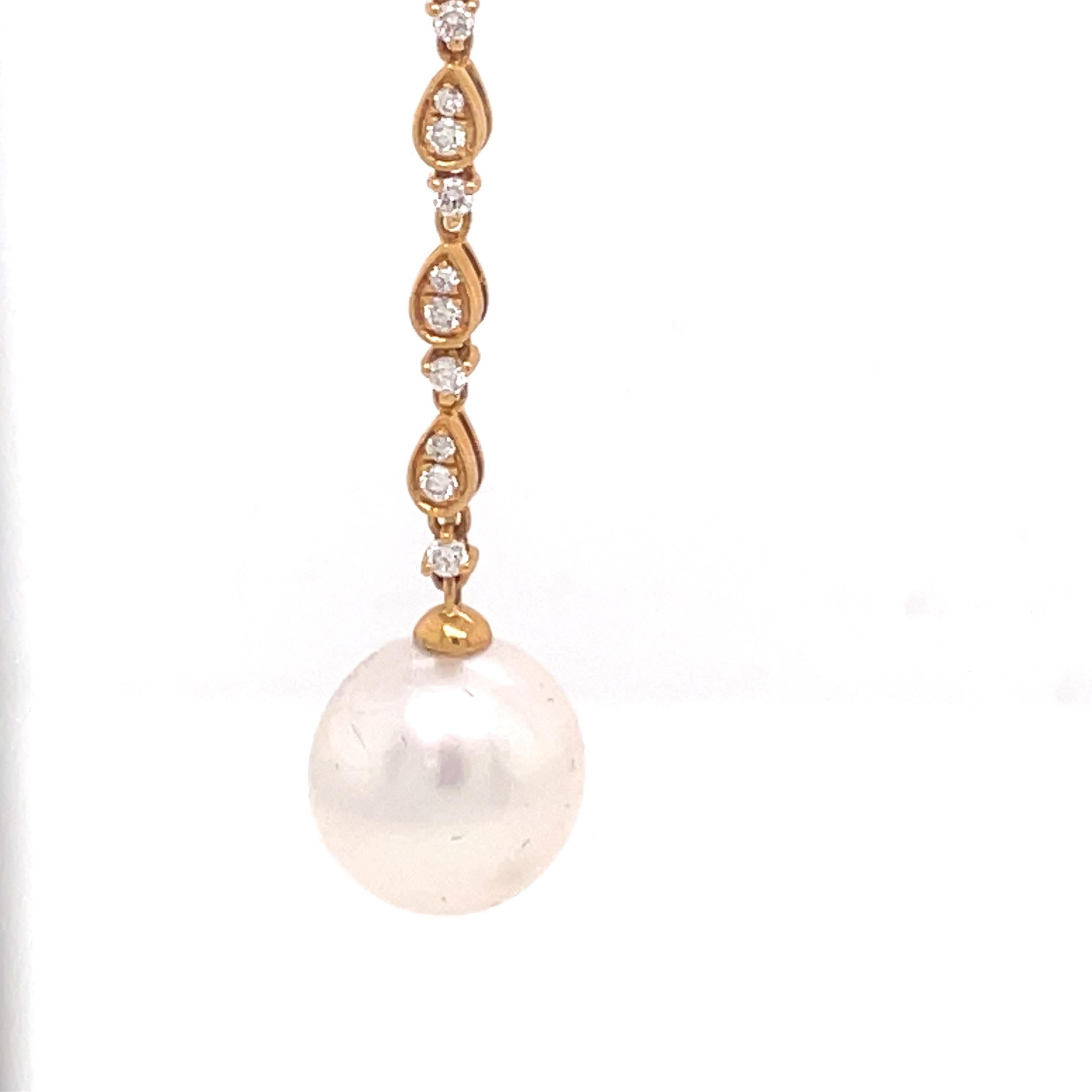 Round Cut 18k Yellow Gold Diamond Dangle Earrings and South Sea Pearl For Sale