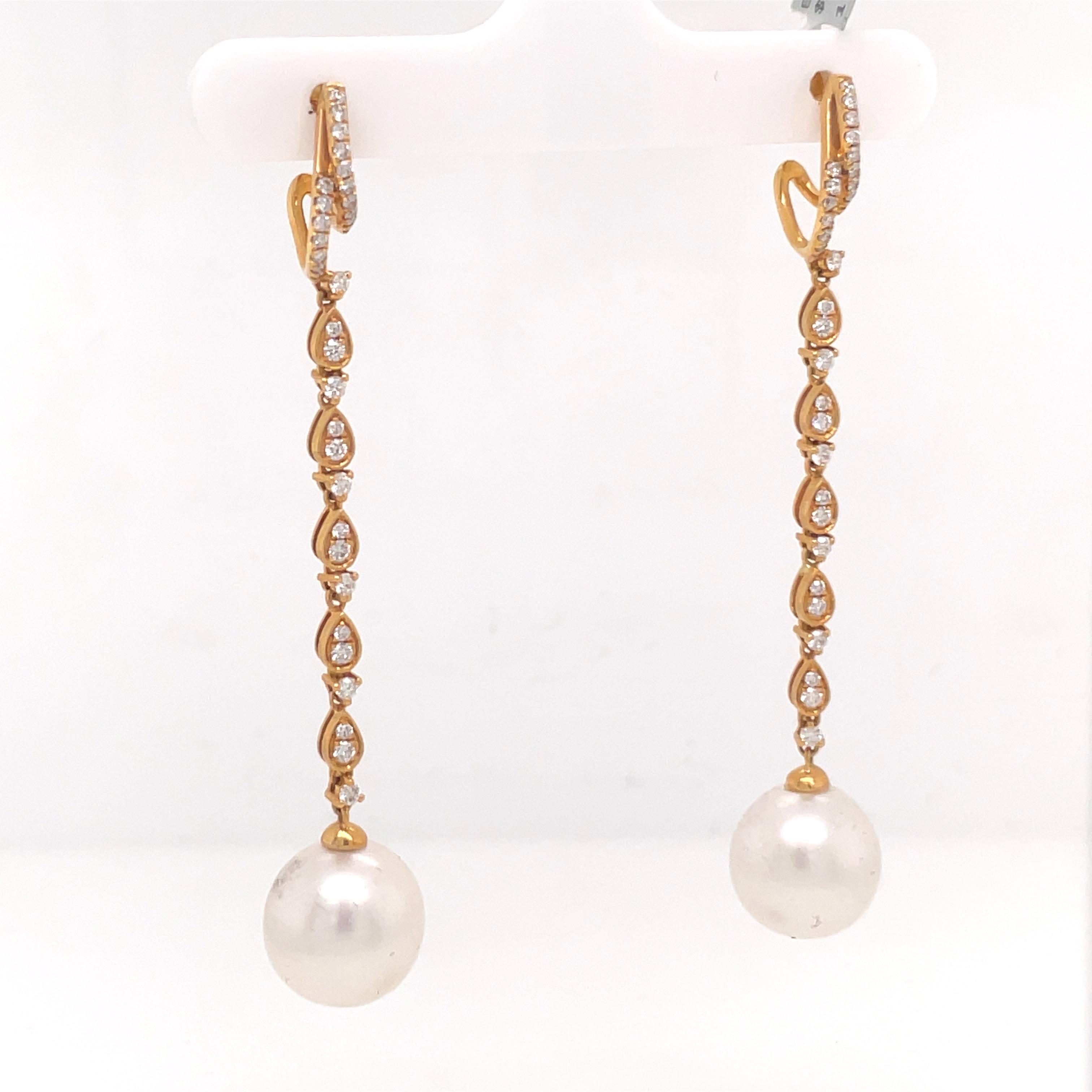 18k Yellow Gold Diamond Dangle Earrings and South Sea Pearl In New Condition For Sale In New York, NY