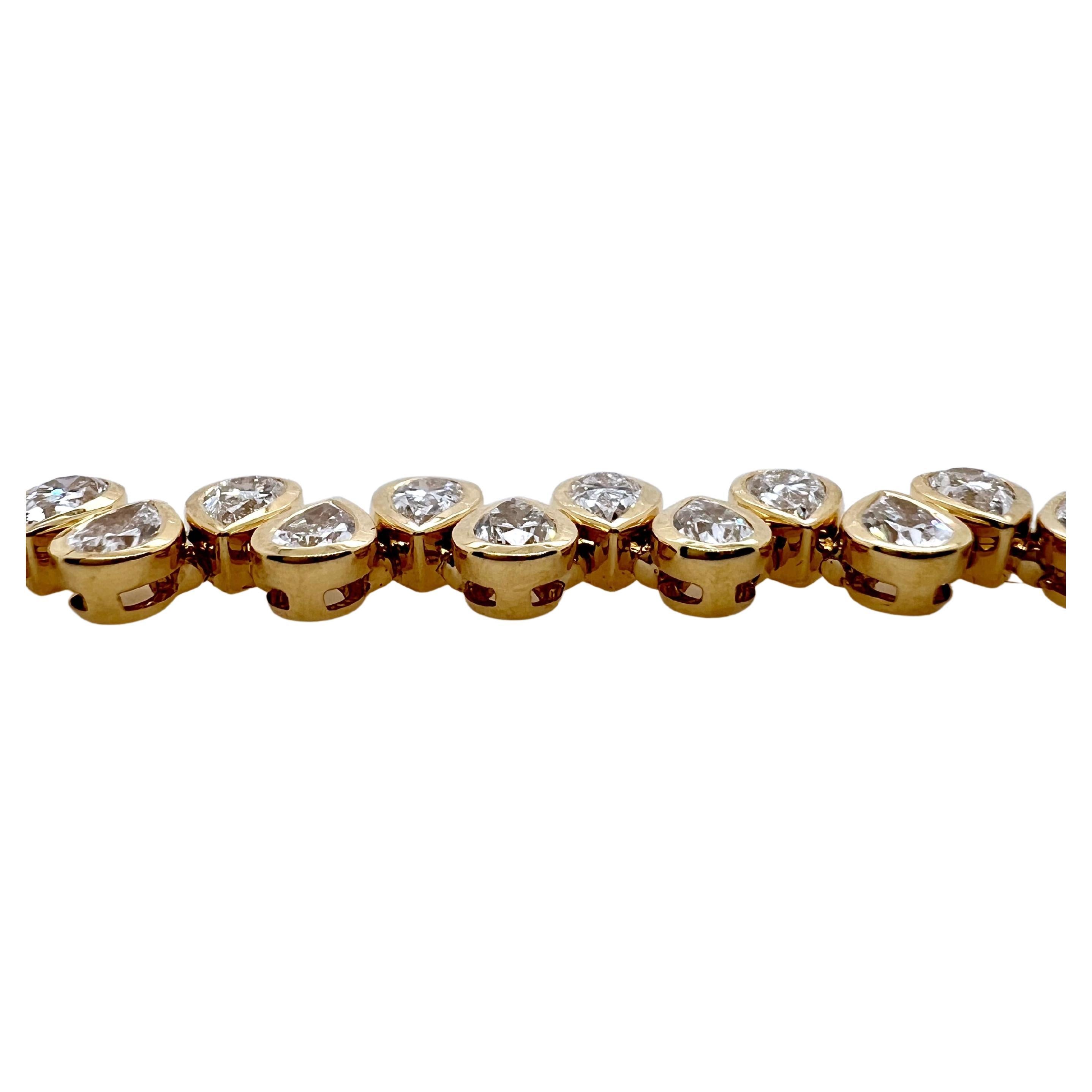 18k Yellow Gold Diamond Double Pear Shape Tennis Bracelet In New Condition For Sale In Carrollton, TX