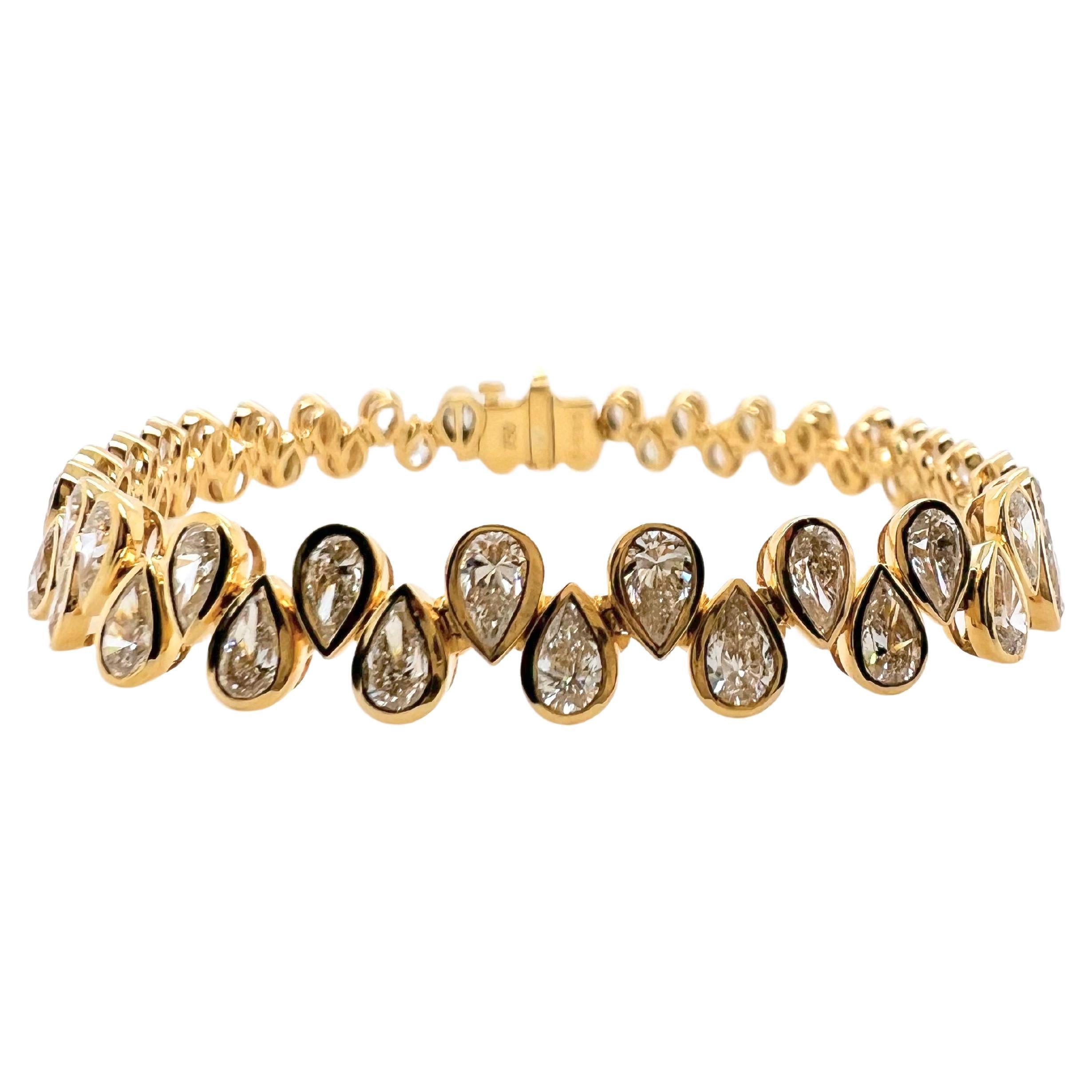 18k Yellow Gold Diamond Double Pear Shape Tennis Bracelet For Sale