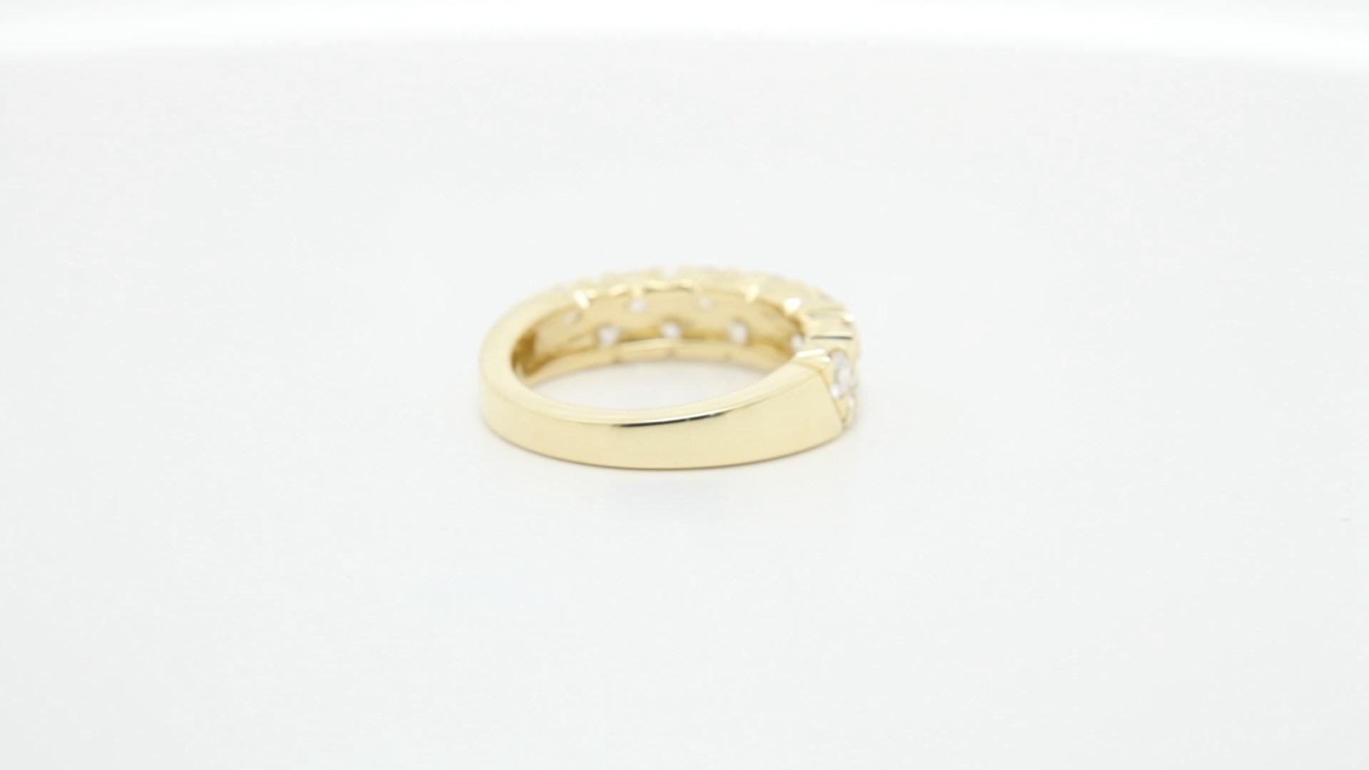 Anello con diamante in oro giallo 18 carati In condizioni Nuovo in vendita a Hong Kong, HK