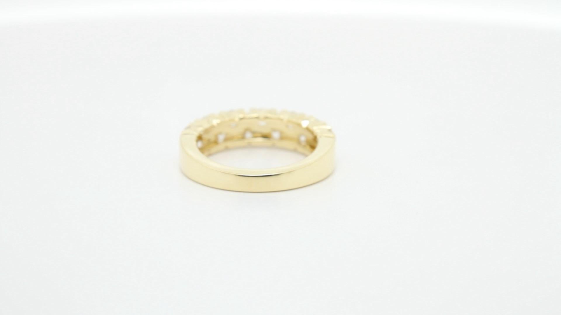 Donna Anello con diamante in oro giallo 18 carati in vendita