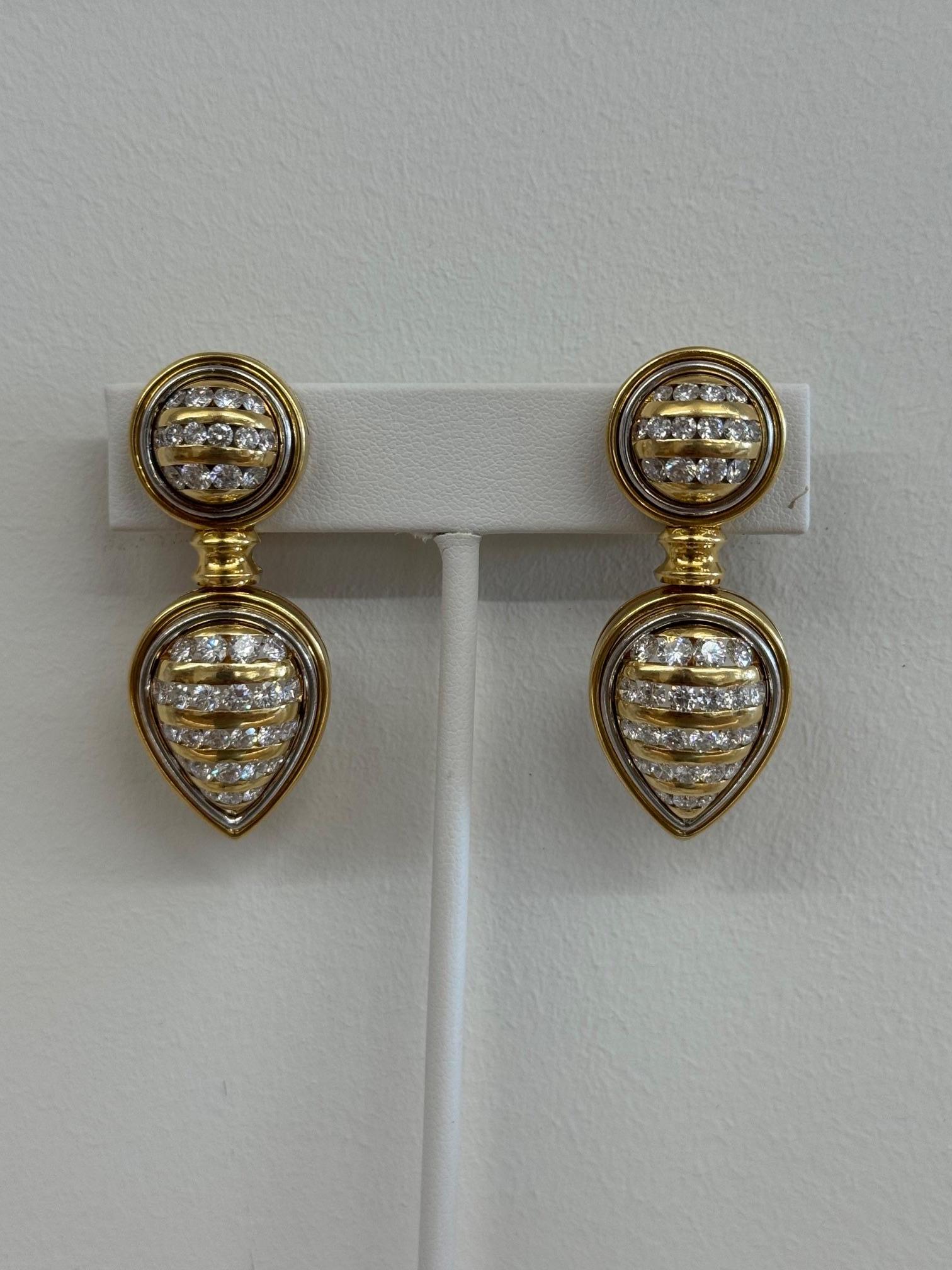 Boucles d'oreilles clips en or jaune 18K et diamants Excellent état - En vente à Great Neck Plaza, NY