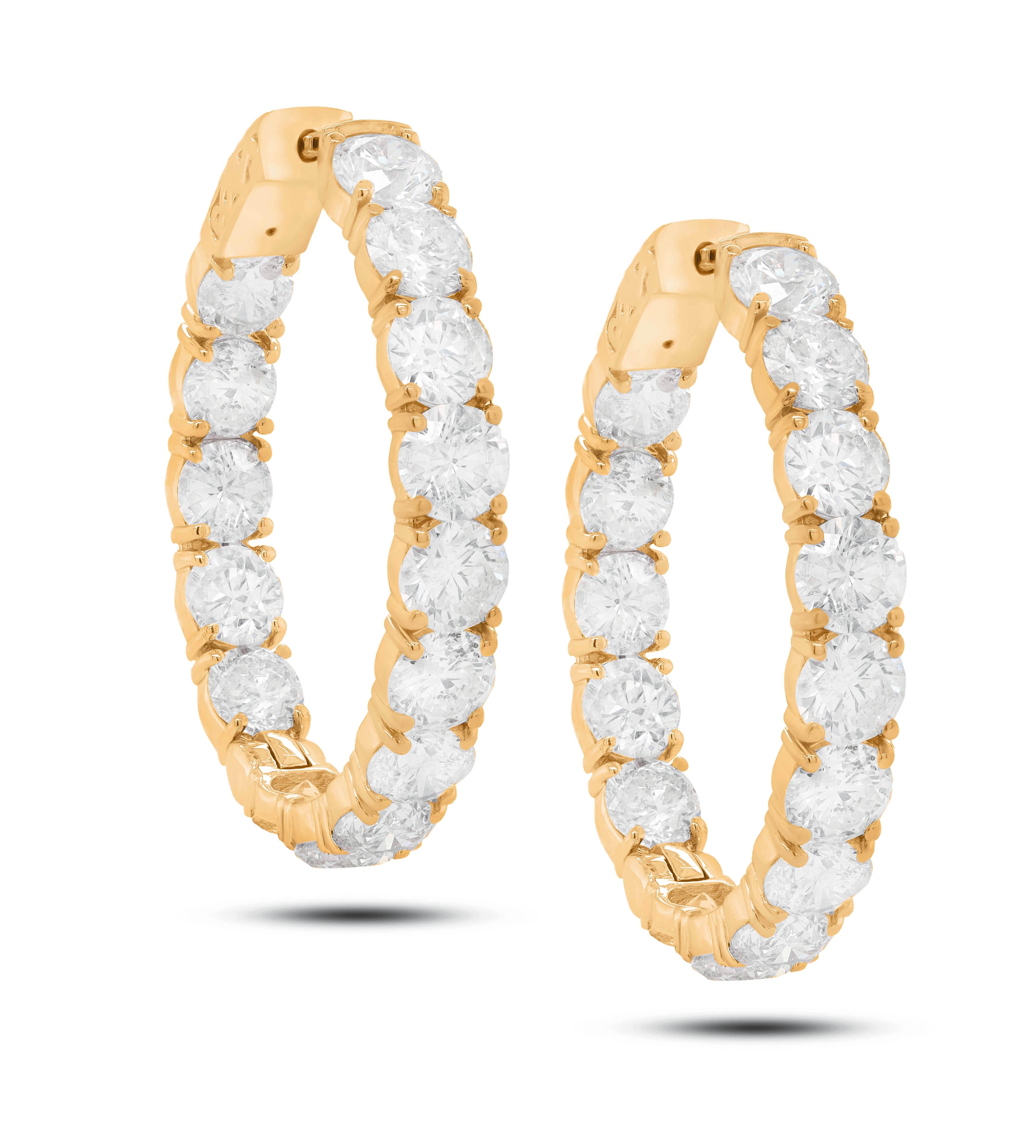 18K Yellow Gold Diamond Earrings featuring 9.35 Carat T.W. of Natural  and White Diamonds

Underline your look with this sharp 18K White and DIAMOND Earrings. High quality Diamonds. This Earrings will underline your exquisite look for any
