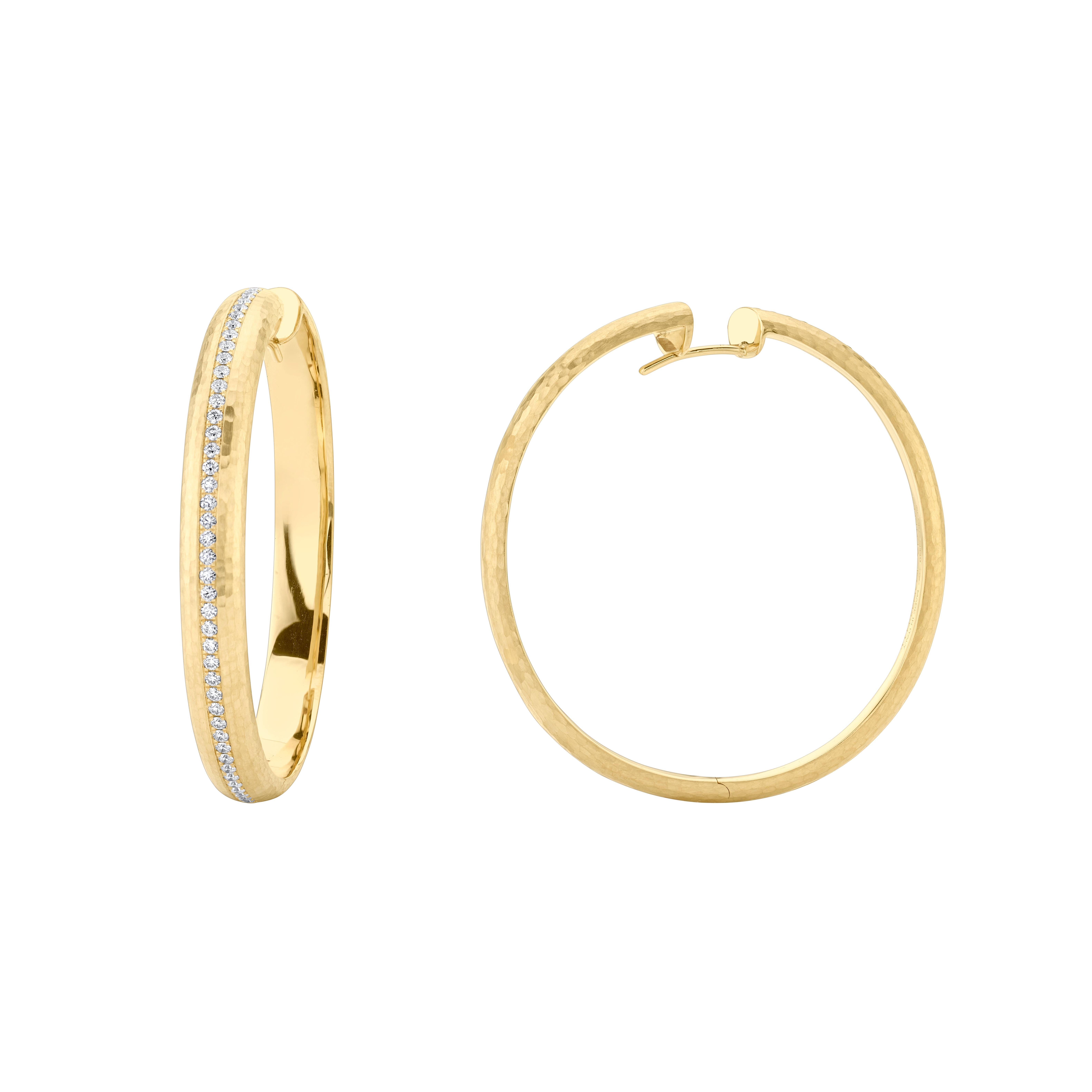 Style #: XH40H.
SYLVIA KONTENTE  18K Yellow gold diamond hoop earrings with hammered finish.
Precision-cut, round brilliant diamonds.
Diamond total weight: 0.79ct tw.
Diamond color/clarity: DEF/VVS VS.
Hammered finish.
High-end construction.
Size: