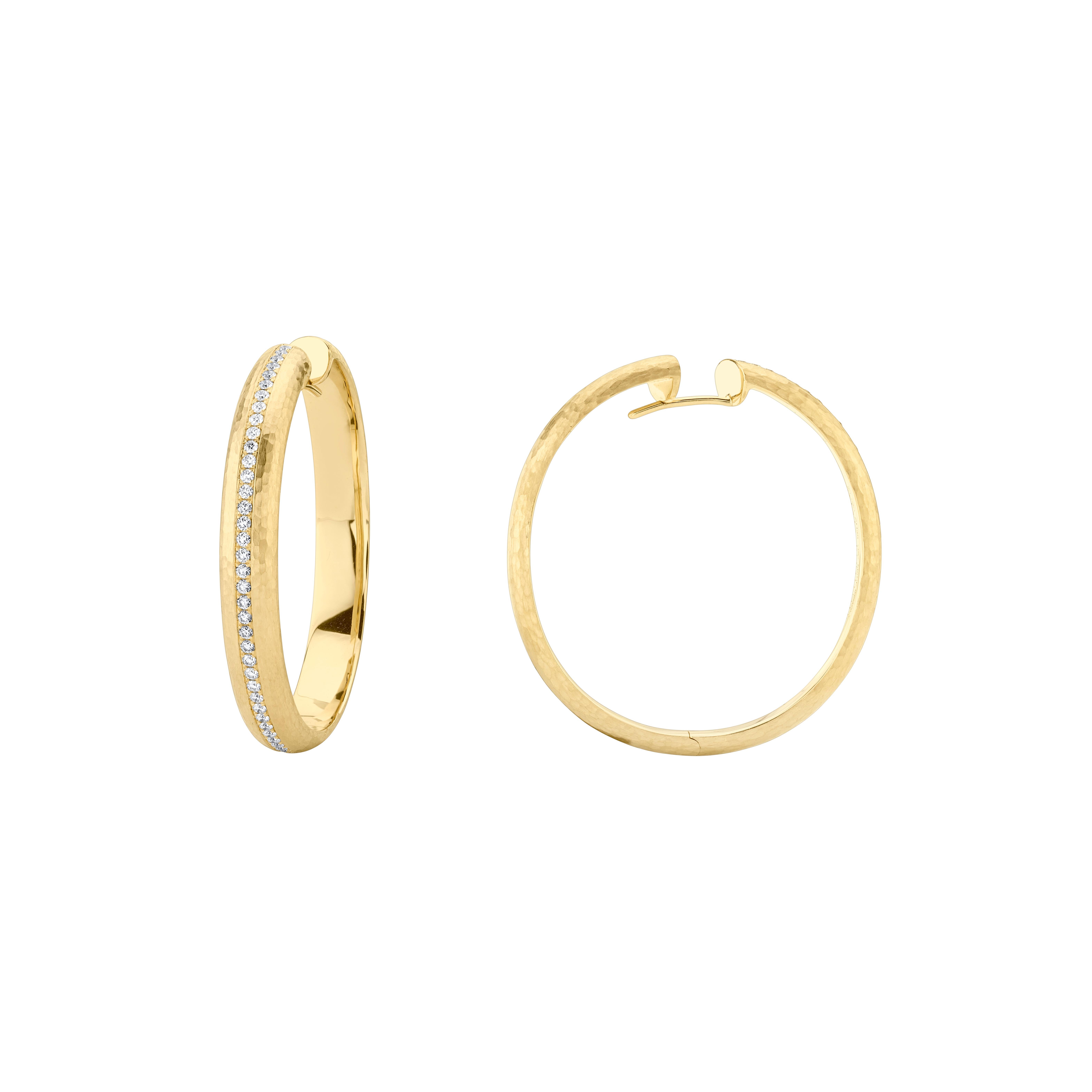 Style #: XH35H.
SYLVIA KONTENTE  18K Yellow gold diamond hoop earrings with hammered finish.
Precision-cut, round brilliant diamonds.
Diamond total weight: 0.71ct tw.
Diamond color/clarity: DEF/VVS VS.
Hammered finish.
High-end construction.
Size: