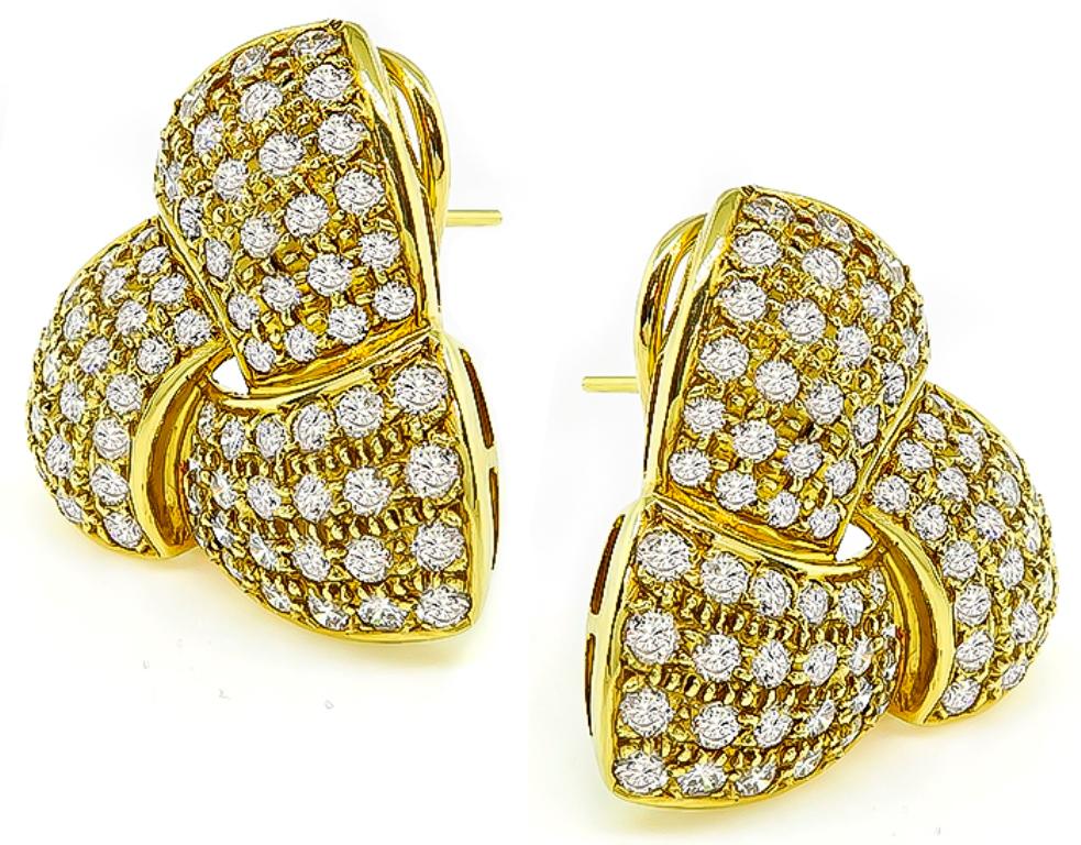 This amazing pair of 18k yellow gold earrings feature sparkling round cut diamonds that weigh approximately 4.00ct graded G-H color with VS2 clarity. The earrings measure 23mm by 25mm and weigh 15.8 grams.


Inventory #68950PKSS