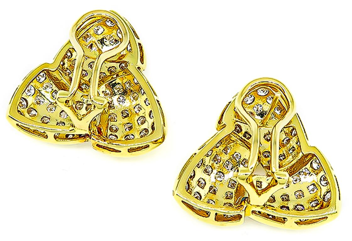 Round Cut 18 Karat Yellow Gold Diamond Earrings