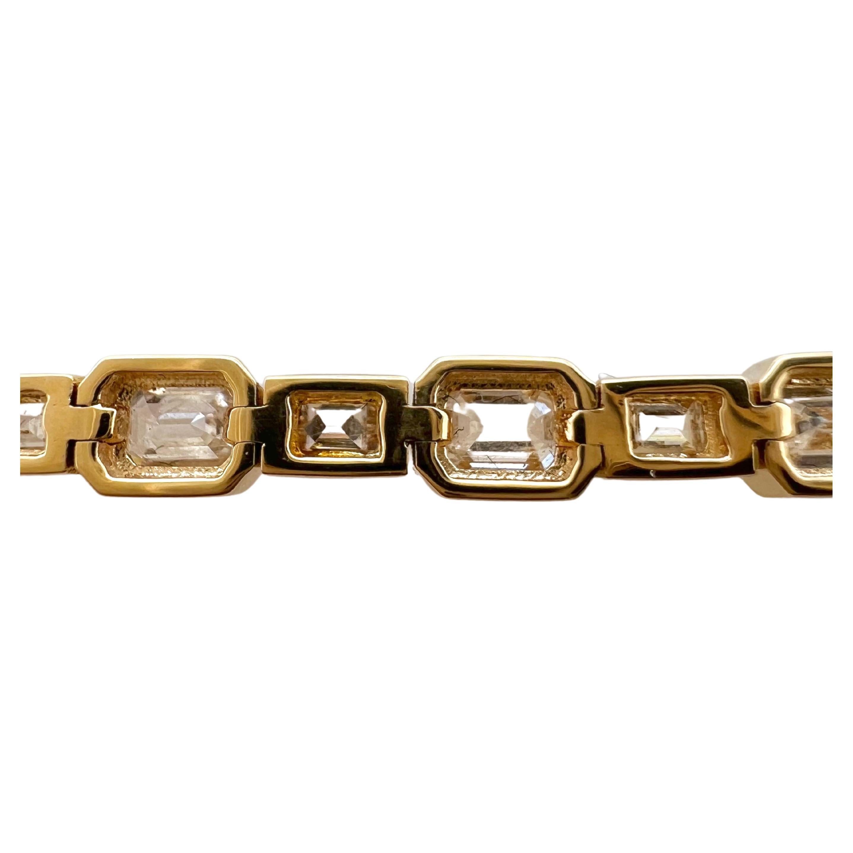 18k Yellow Gold Diamond Emerald Cut and Baguette Tennis Bracelet In New Condition For Sale In Carrollton, TX