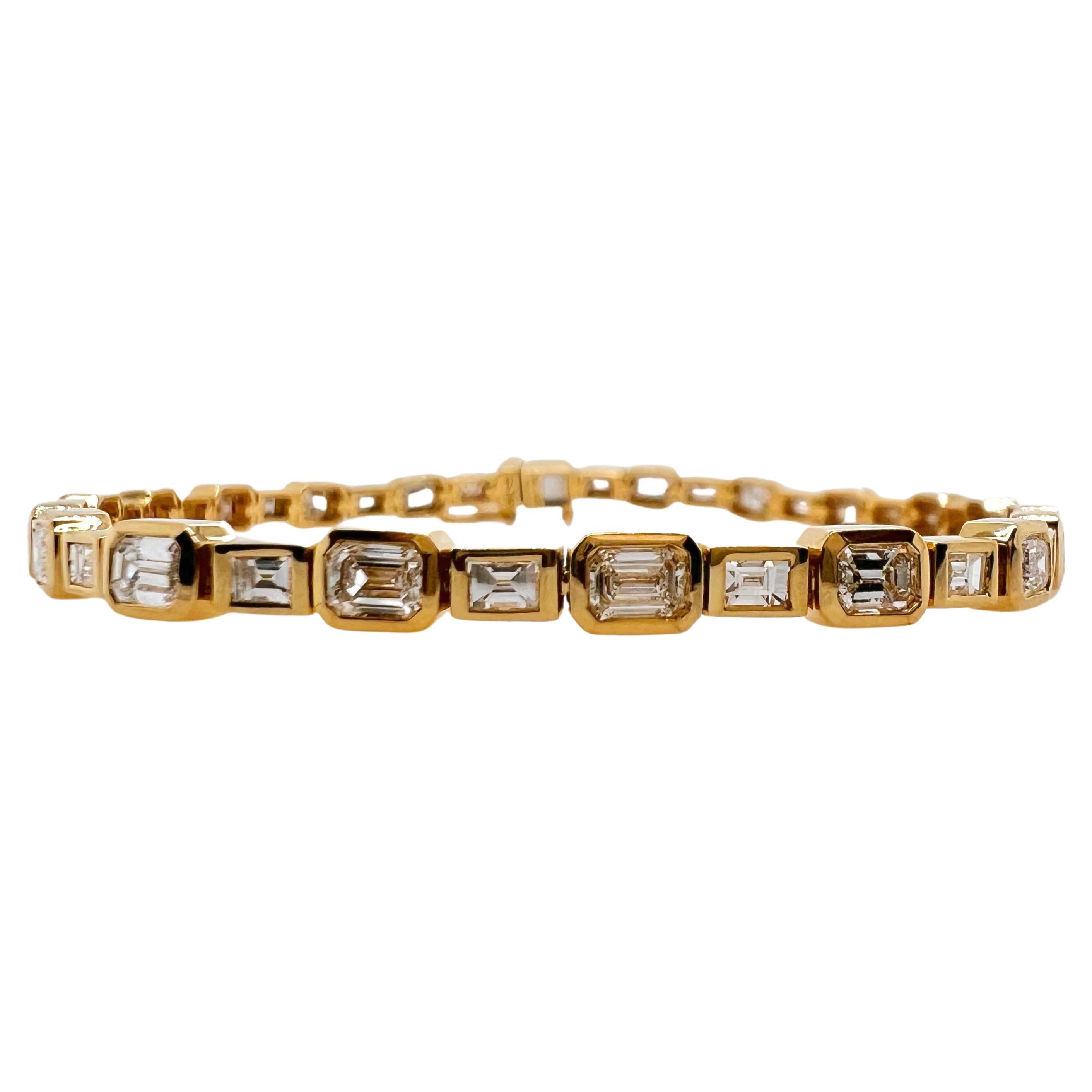 18k Yellow Gold Diamond Emerald Cut and Baguette Tennis Bracelet For Sale