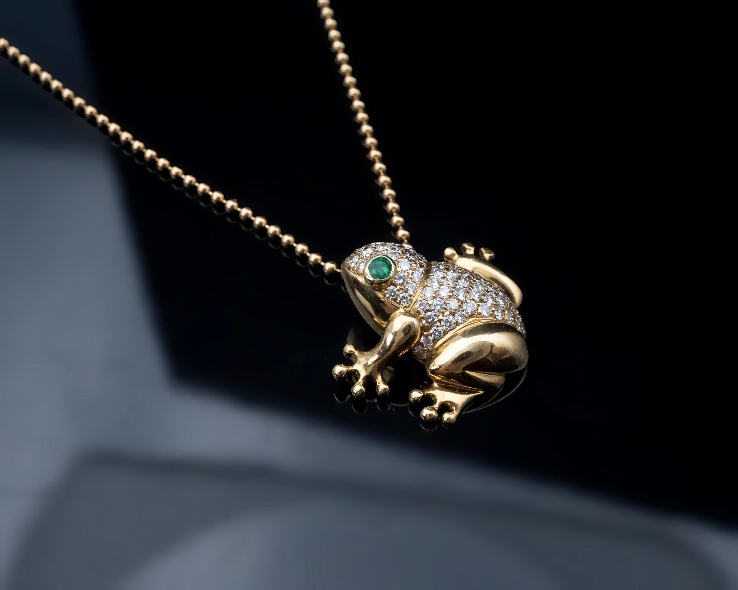 18K Yellow Gold Diamond & Emerald Frog Pendant – Animal Jewelry In New Condition For Sale In Monte Carlo, MC