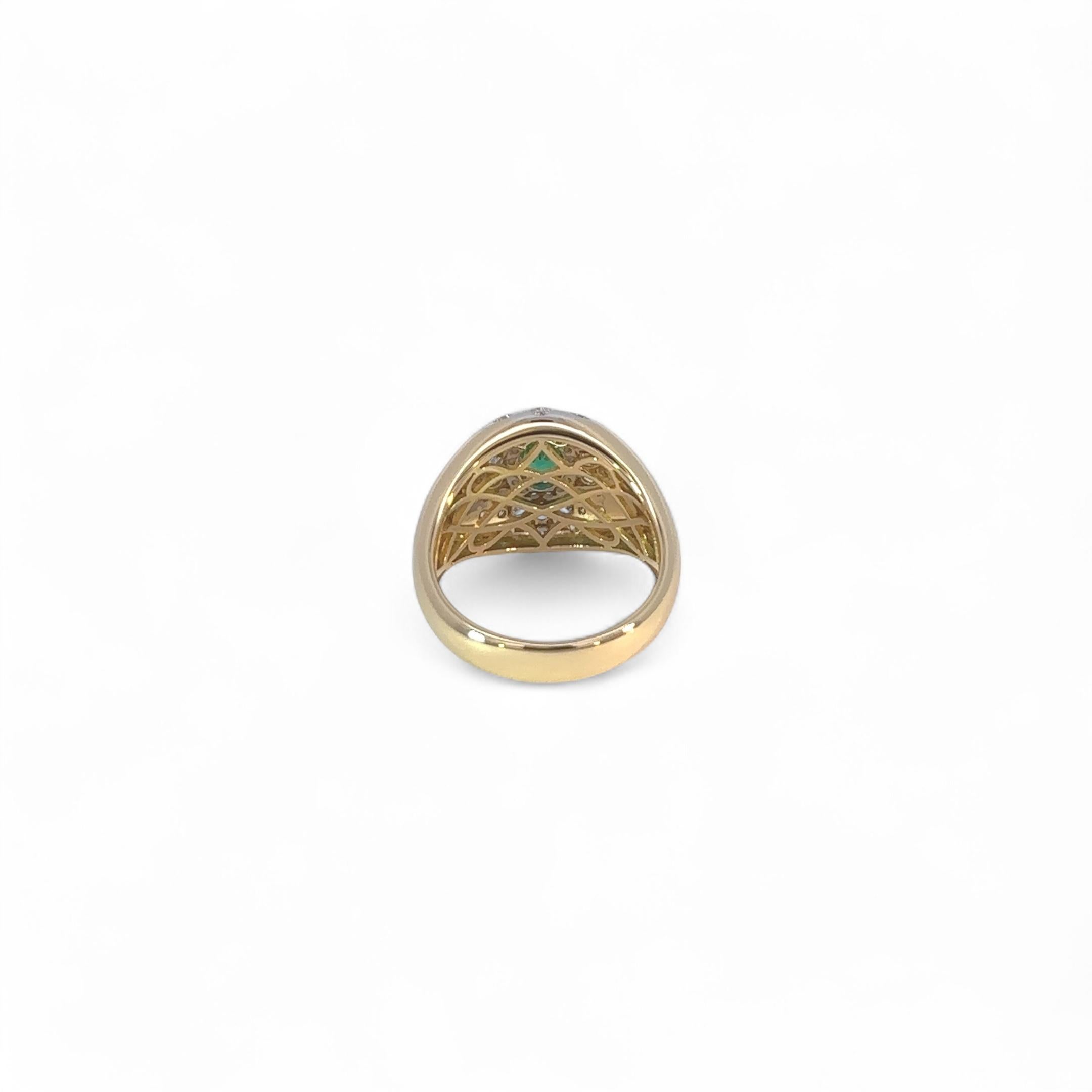 En vente :  Bague en or jaune 18K avec diamant et émeraude 3