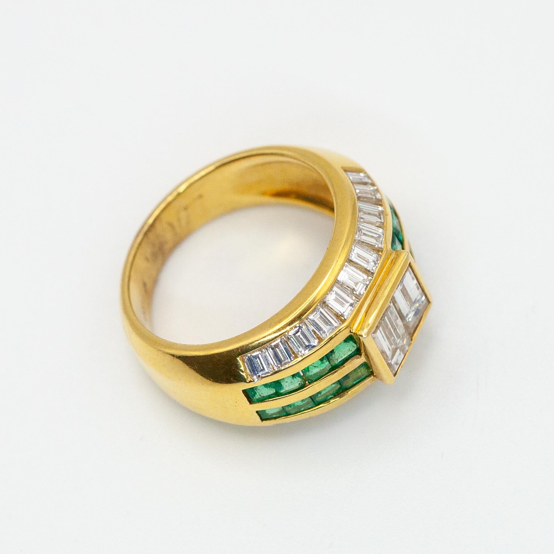 18K Gelbgold Diamant Smaragd Ring im Zustand „Hervorragend“ im Angebot in New York, NY