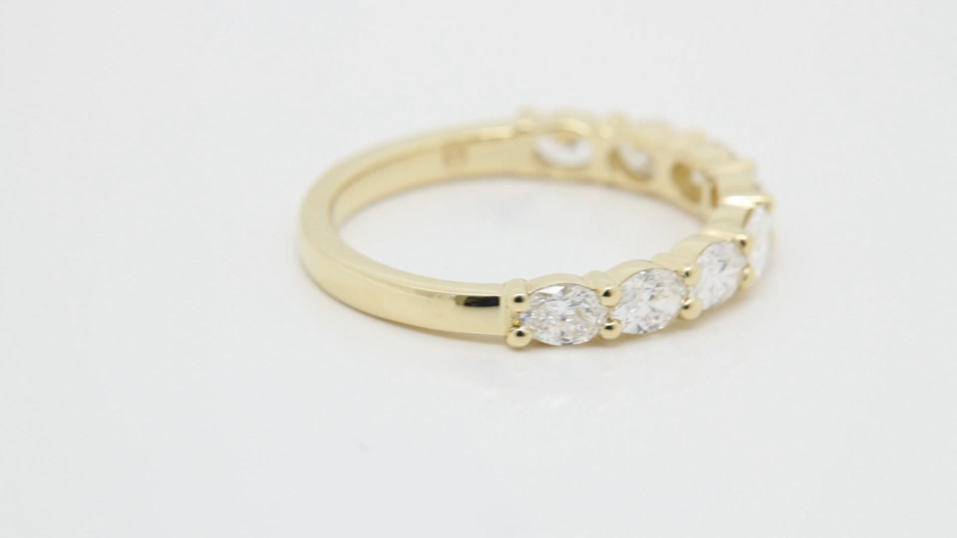 Taille ovale Jonc en or jaune 18K avec diamant fantaisie - Ovale Est-Ouest à branches partagées en vente