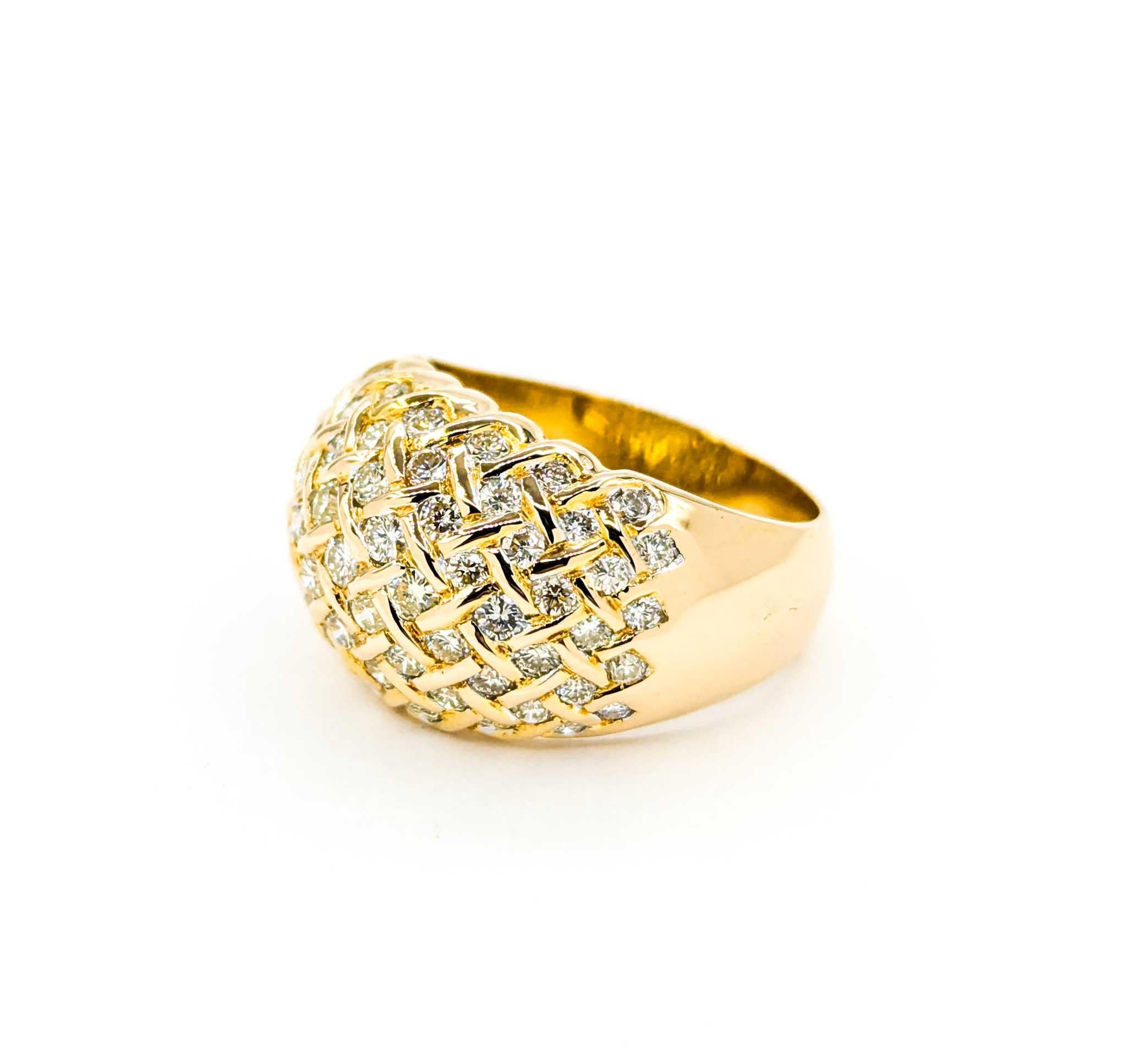Contemporaneo Anello moda con diamante in oro giallo 18 carati in vendita