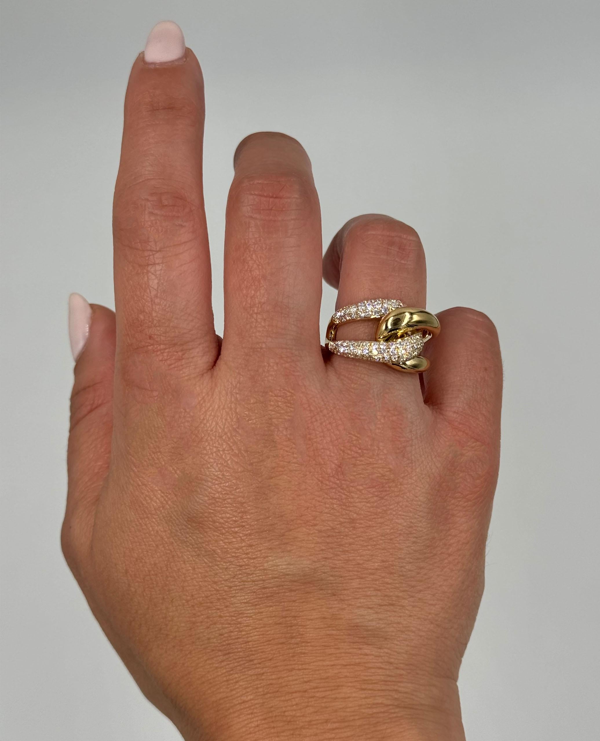 Round Cut 18K Yellow Gold Diamond Fashion Ring For Sale