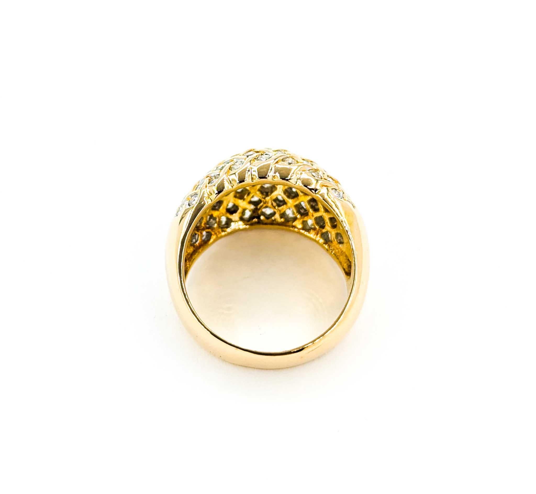 Anello moda con diamante in oro giallo 18 carati in vendita 2