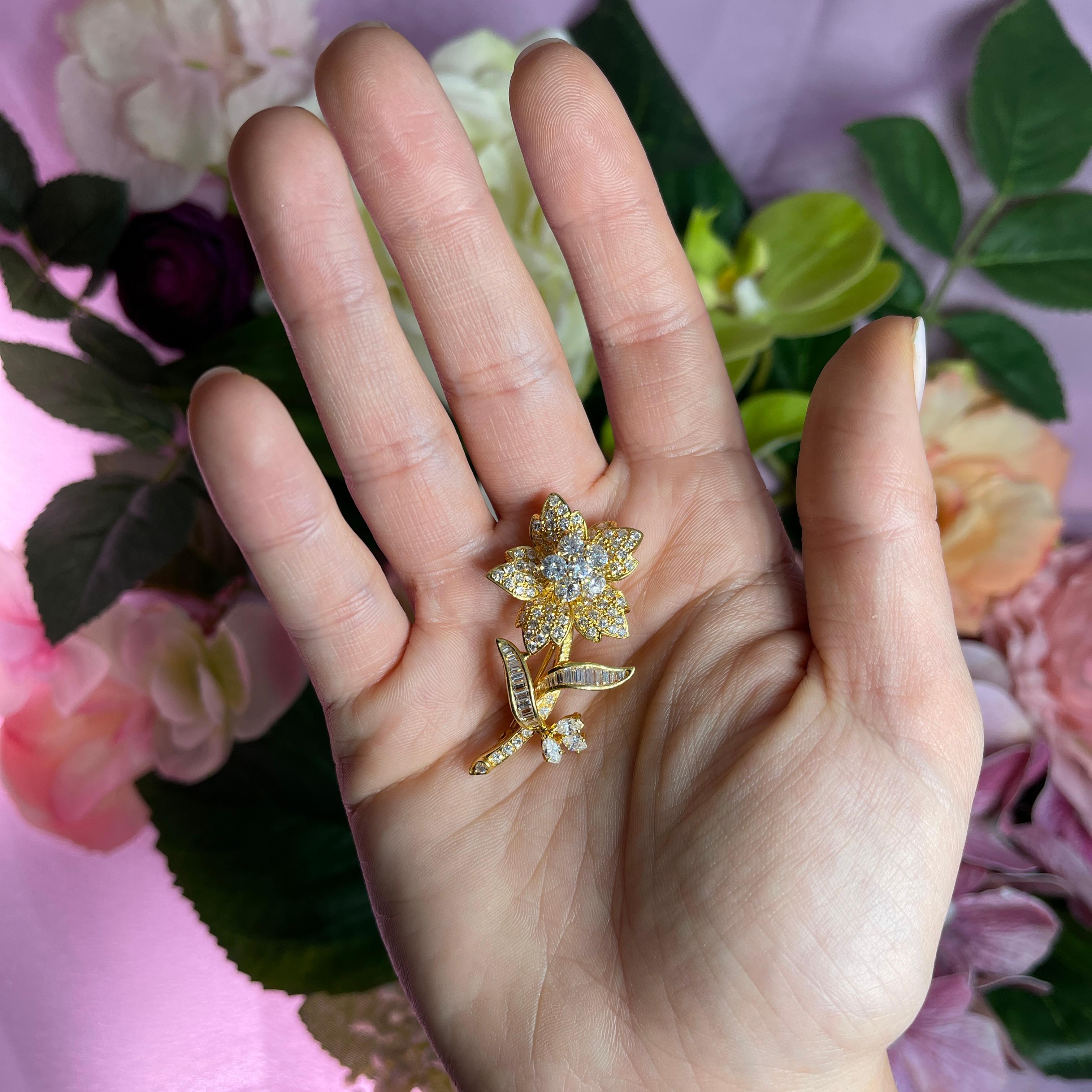 18k Yellow Gold Diamond Flower Brooch For Sale 1