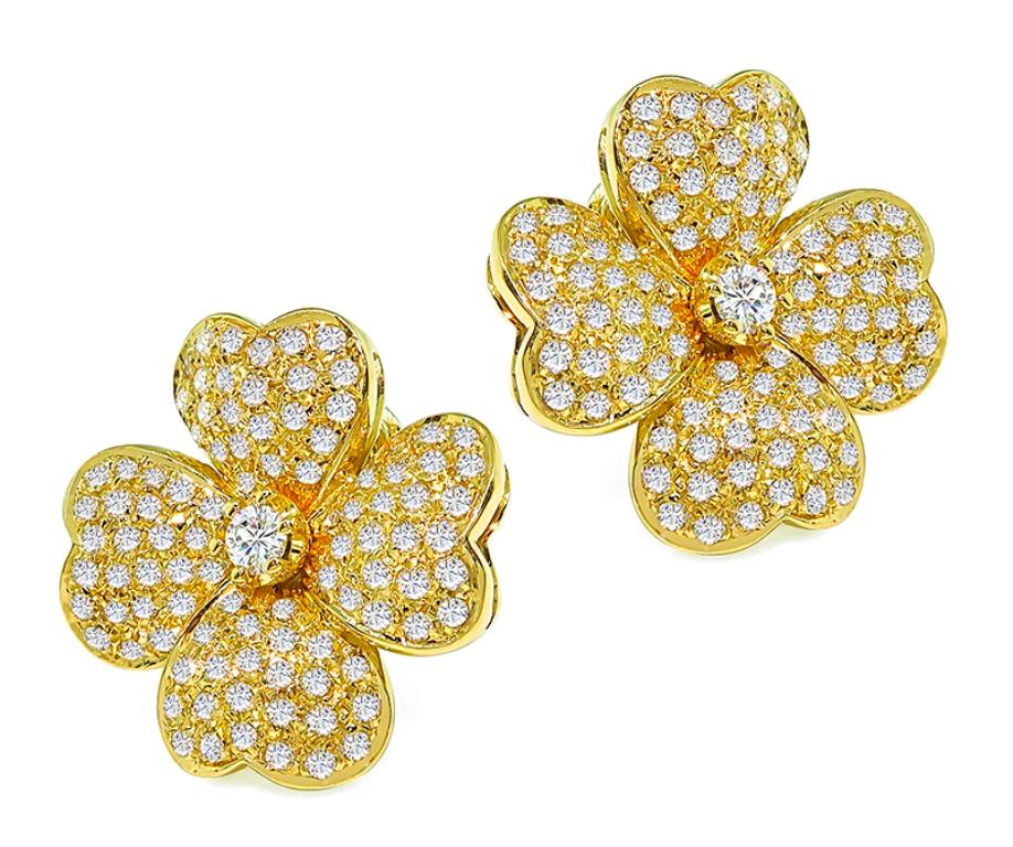 18 Karat Yellow Gold Diamond Flower Earrings In Good Condition In New York, NY