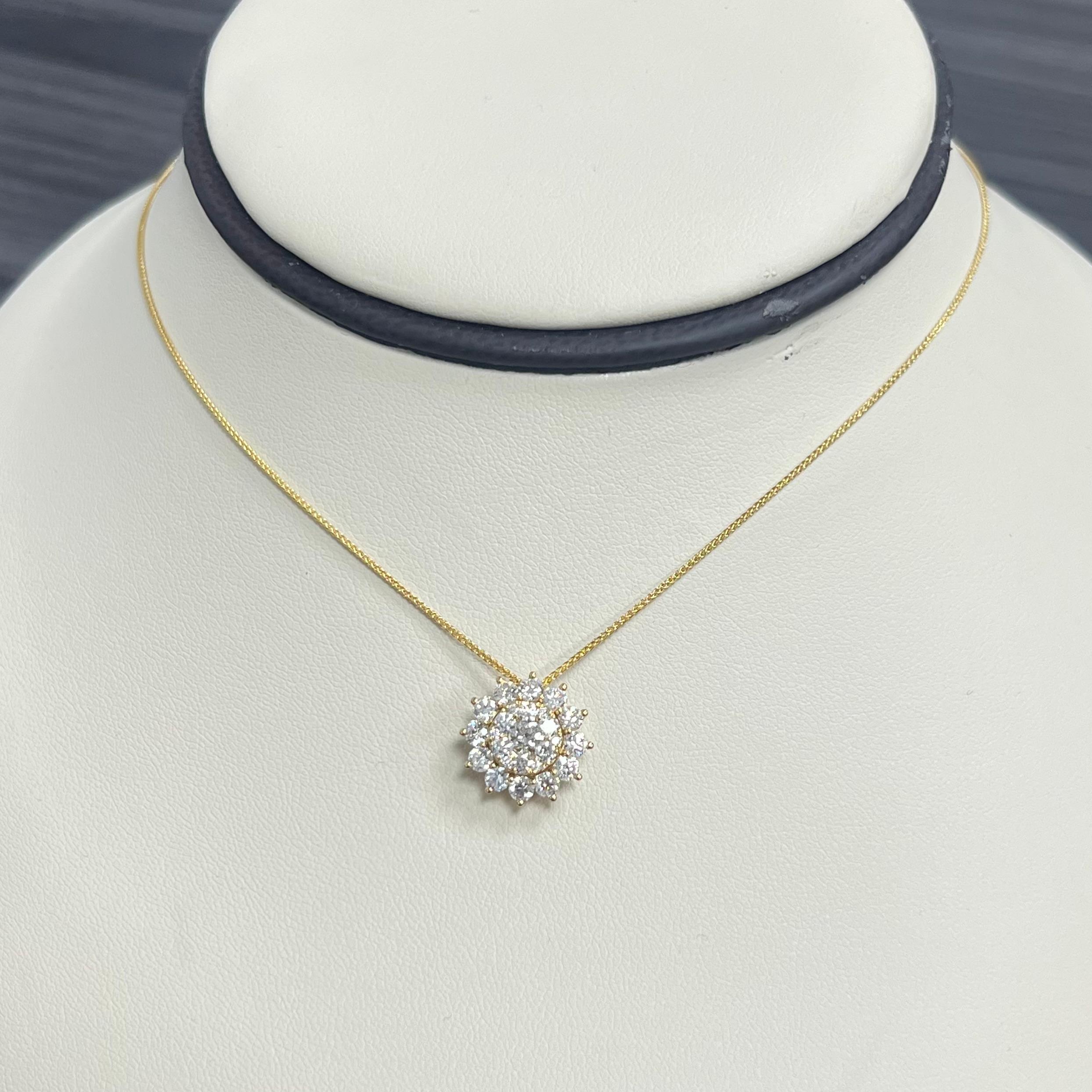 Moderne Pendentif fleur en or jaune 18K avec diamant en vente