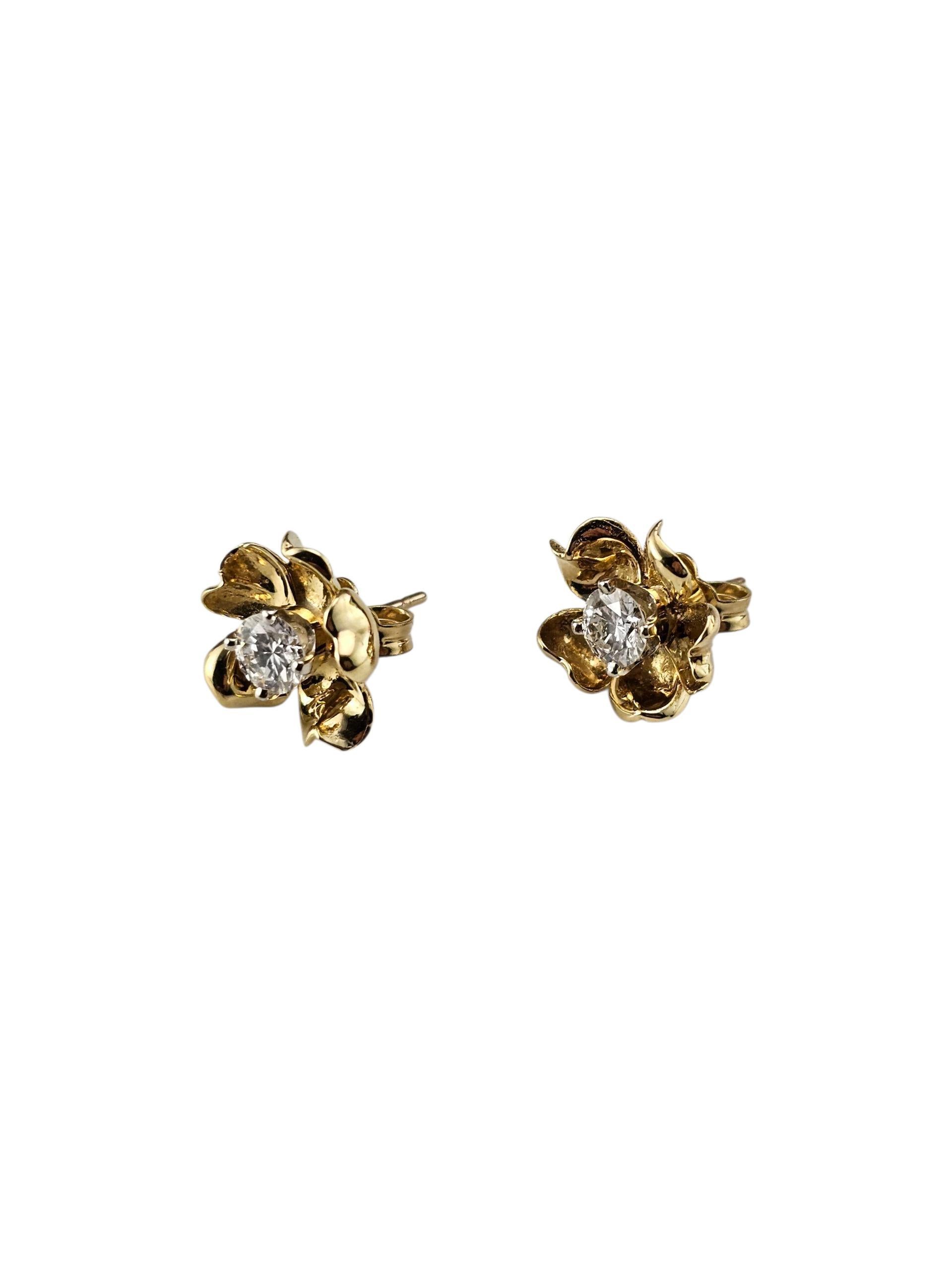 Contemporain Boucles d'oreilles fleur en or jaune 18K avec diamants #23968 en vente