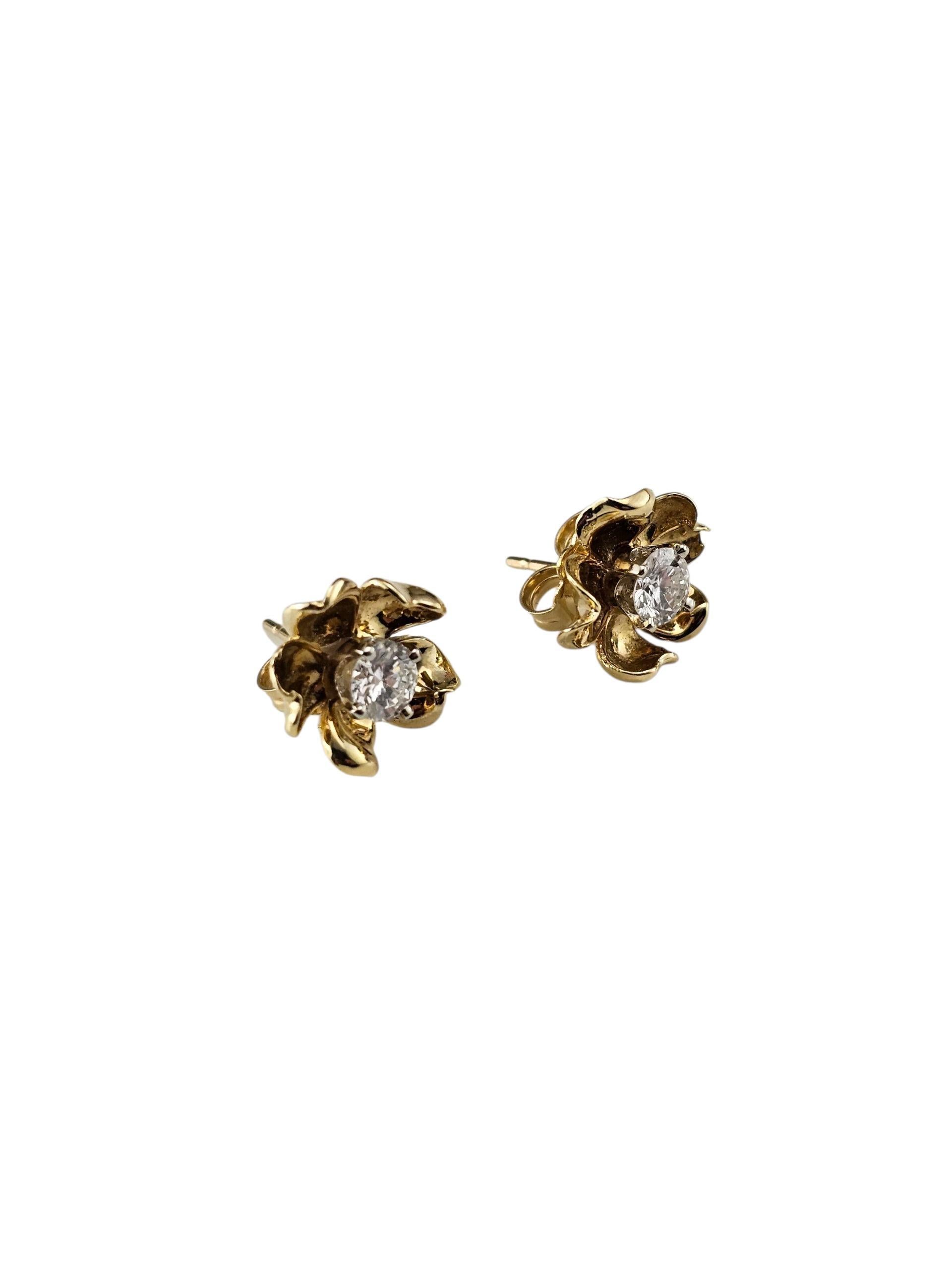 Taille brillant Boucles d'oreilles fleur en or jaune 18K avec diamants #23968 en vente