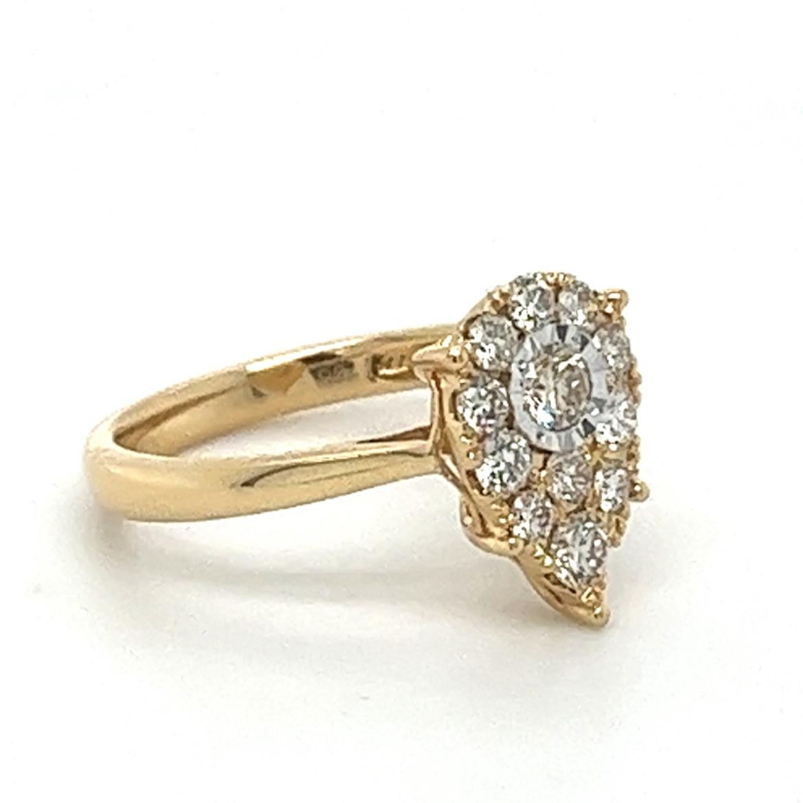 18K Yellow Gold Diamond Heart Lover's Ring

18K Yellow Gold - 3.32 GM
12 Diamonds - 0.67 CT

This exquisite 18K yellow gold ring is a timeless symbol of enduring love. Featuring a captivating heart-shaped diamond, it embodies the eternal bond