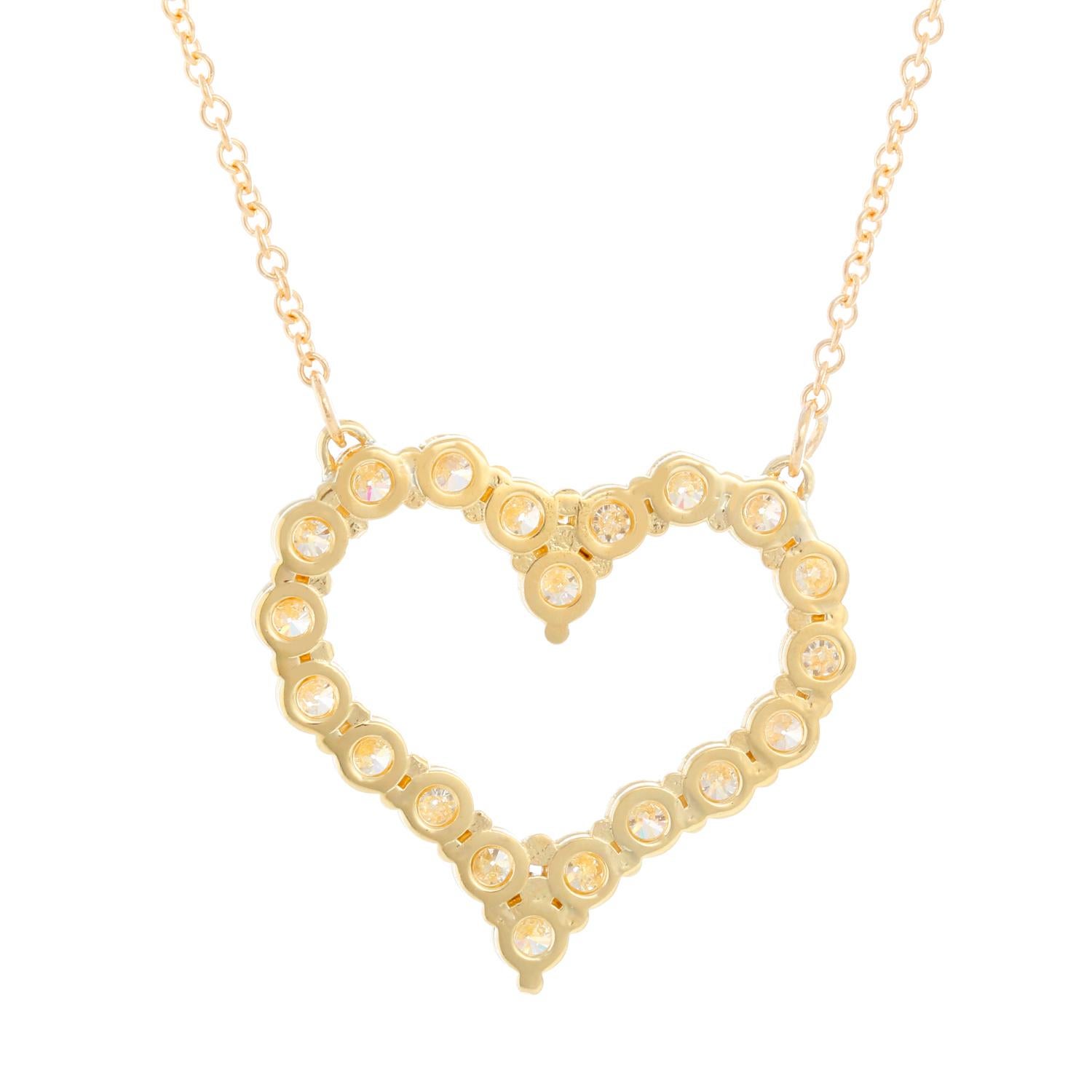 Round Cut 18K Yellow Gold Diamond Heart Necklace 3.22 Cts For Sale