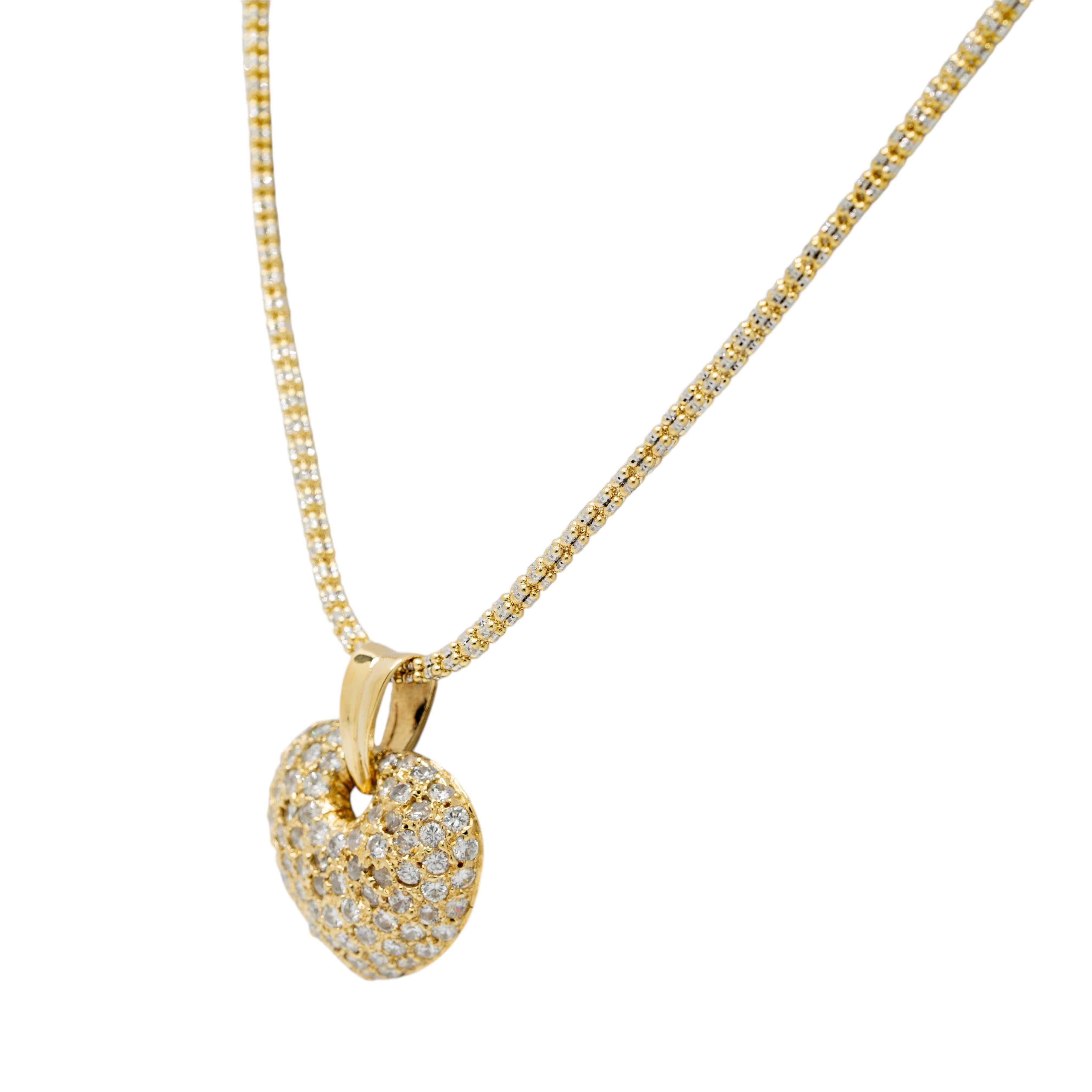 Round Cut 18k Yellow Gold Diamond Heart Pendant Necklace For Sale