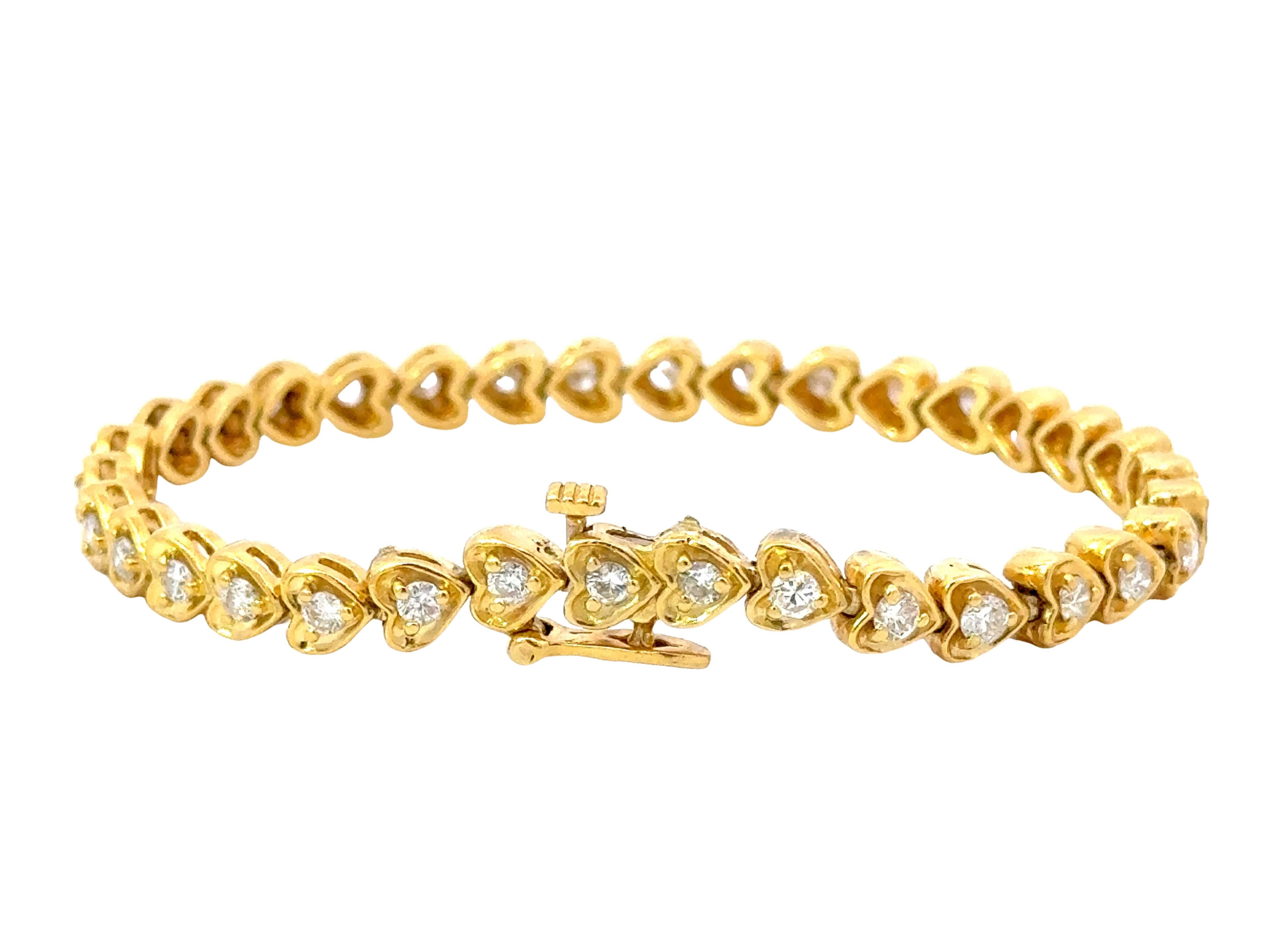 18k Yellow Gold Diamond Heart Tennis Bracelet In Excellent Condition For Sale In Honolulu, HI