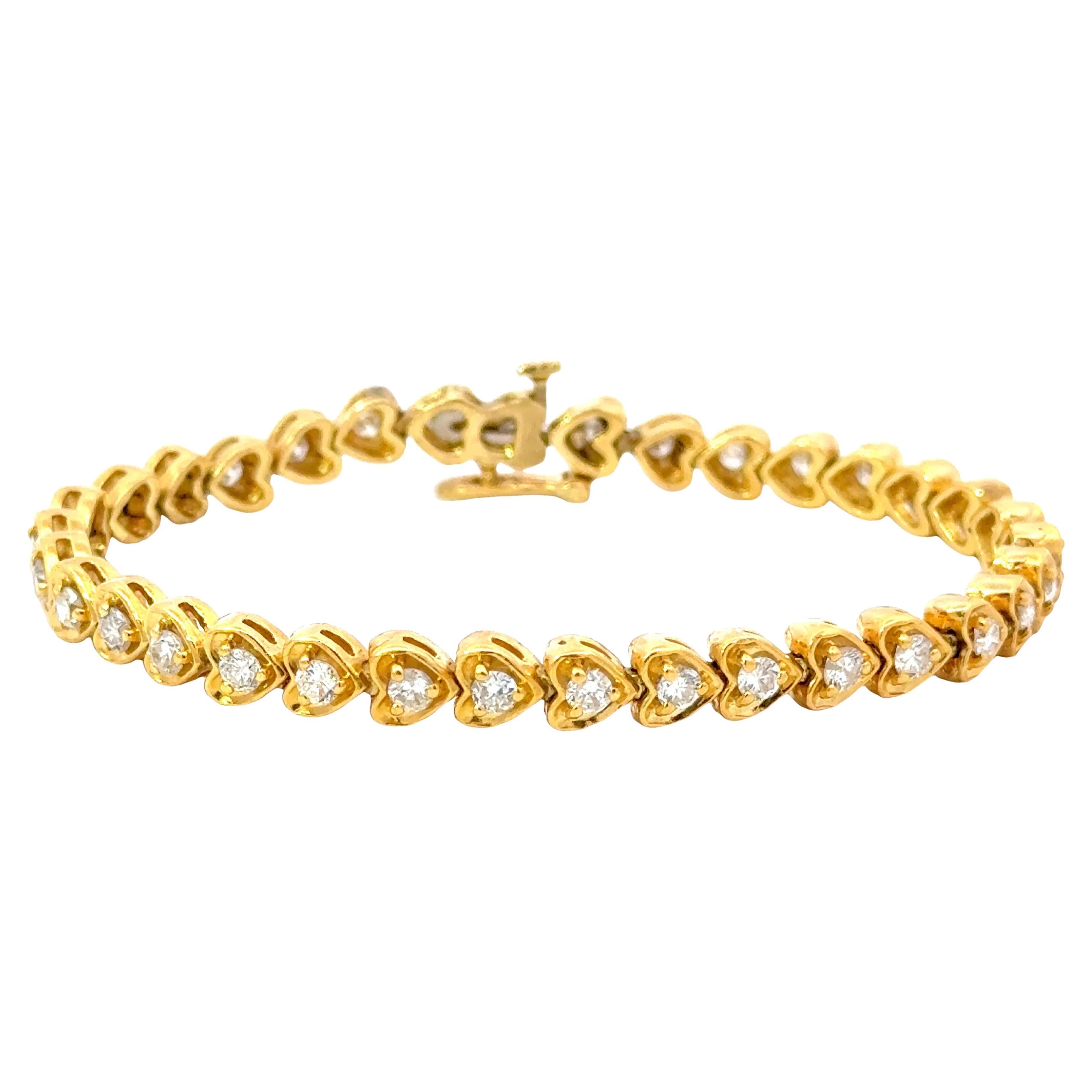 Bracelet tennis en or jaune 18 carats avec cœurs de diamants en vente