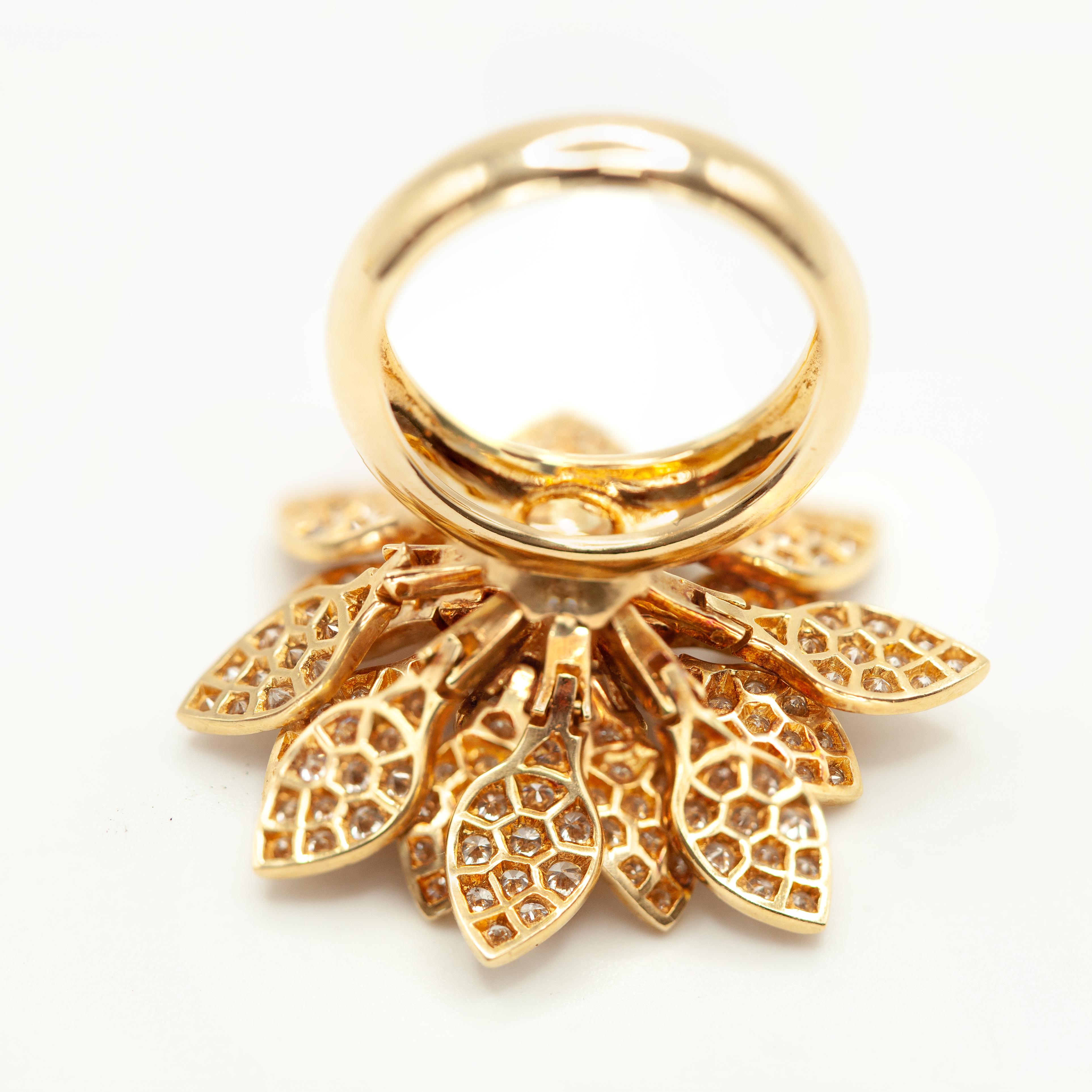 Bague en or jaune 18K avec fleur de pétale à charnière et diamant en vente 5