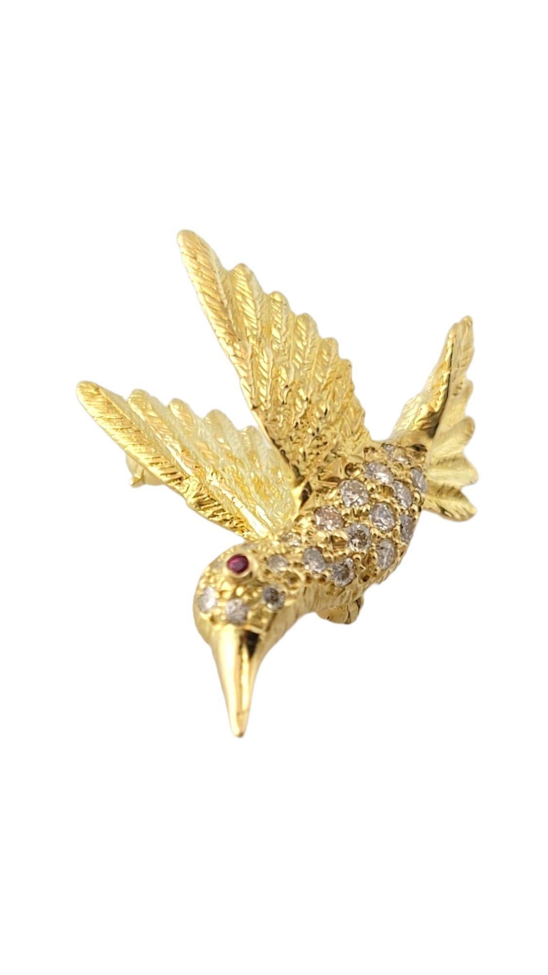 18K Yellow Gold Diamond Hummingbird Pin #15020 In Good Condition For Sale In Washington Depot, CT