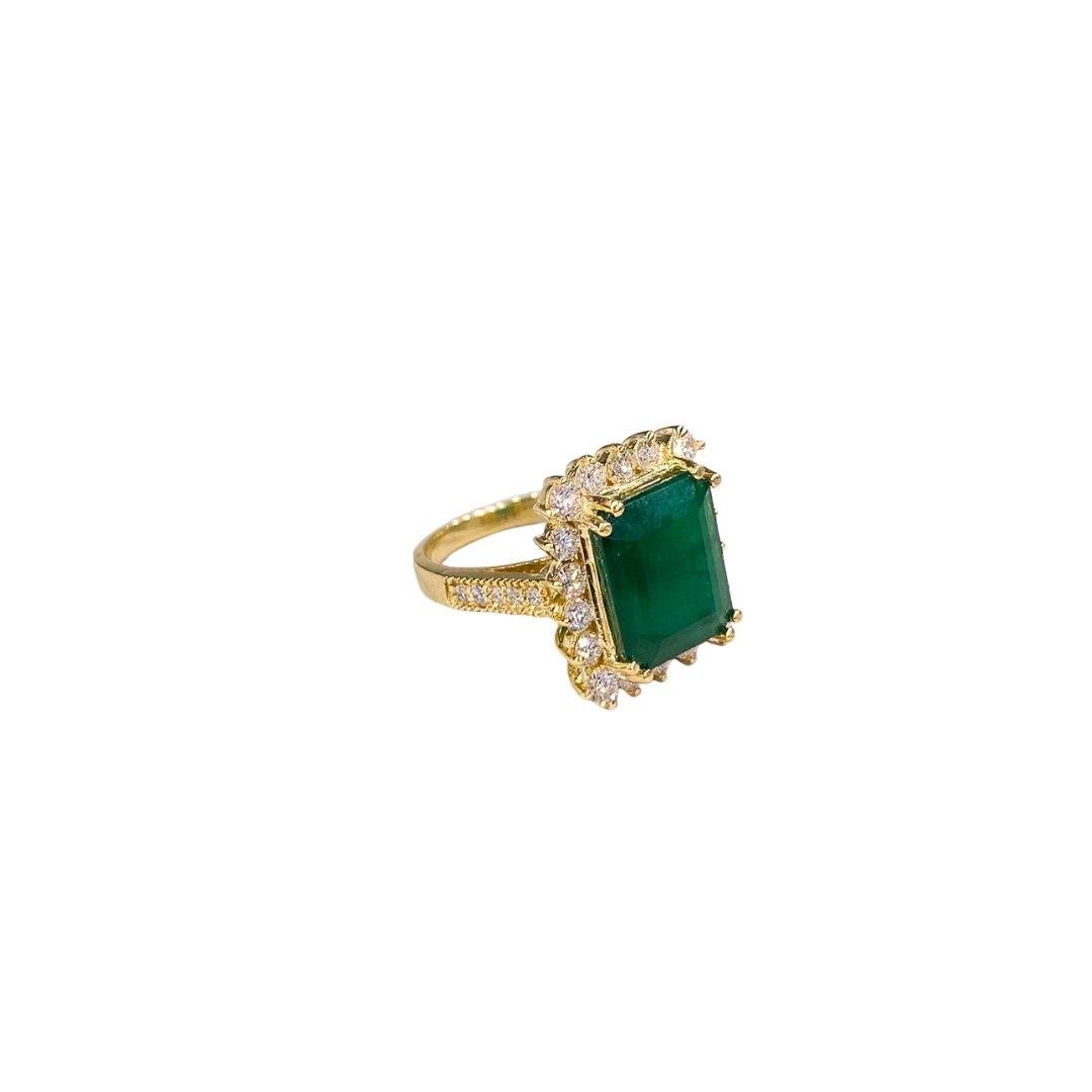 18 Karat Yellow Gold Diamond Natural Deep Emerald Ring for Her For Sale 2