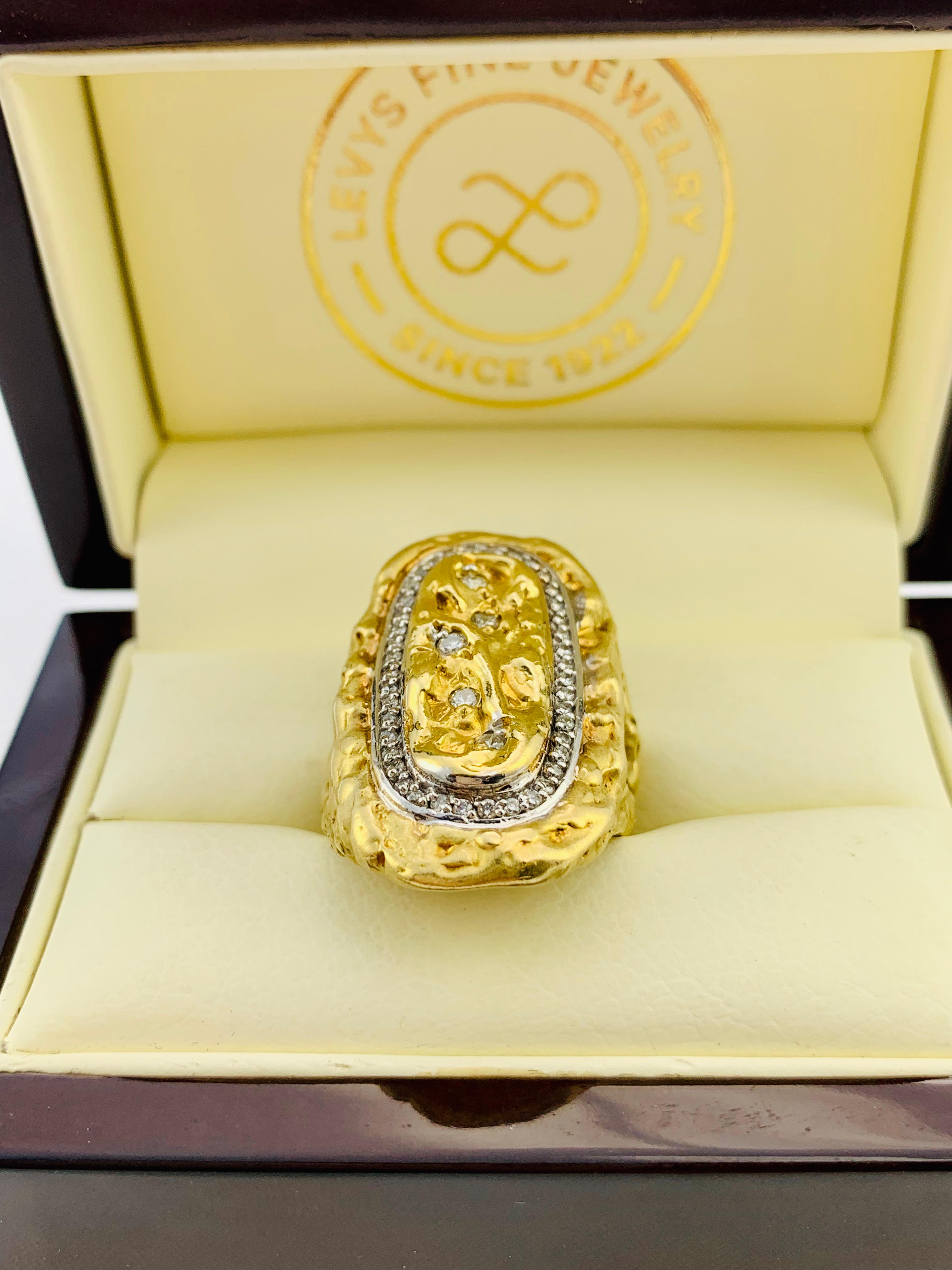 18 Karat Yellow Gold and Diamond Oblong Saddle Ring 2