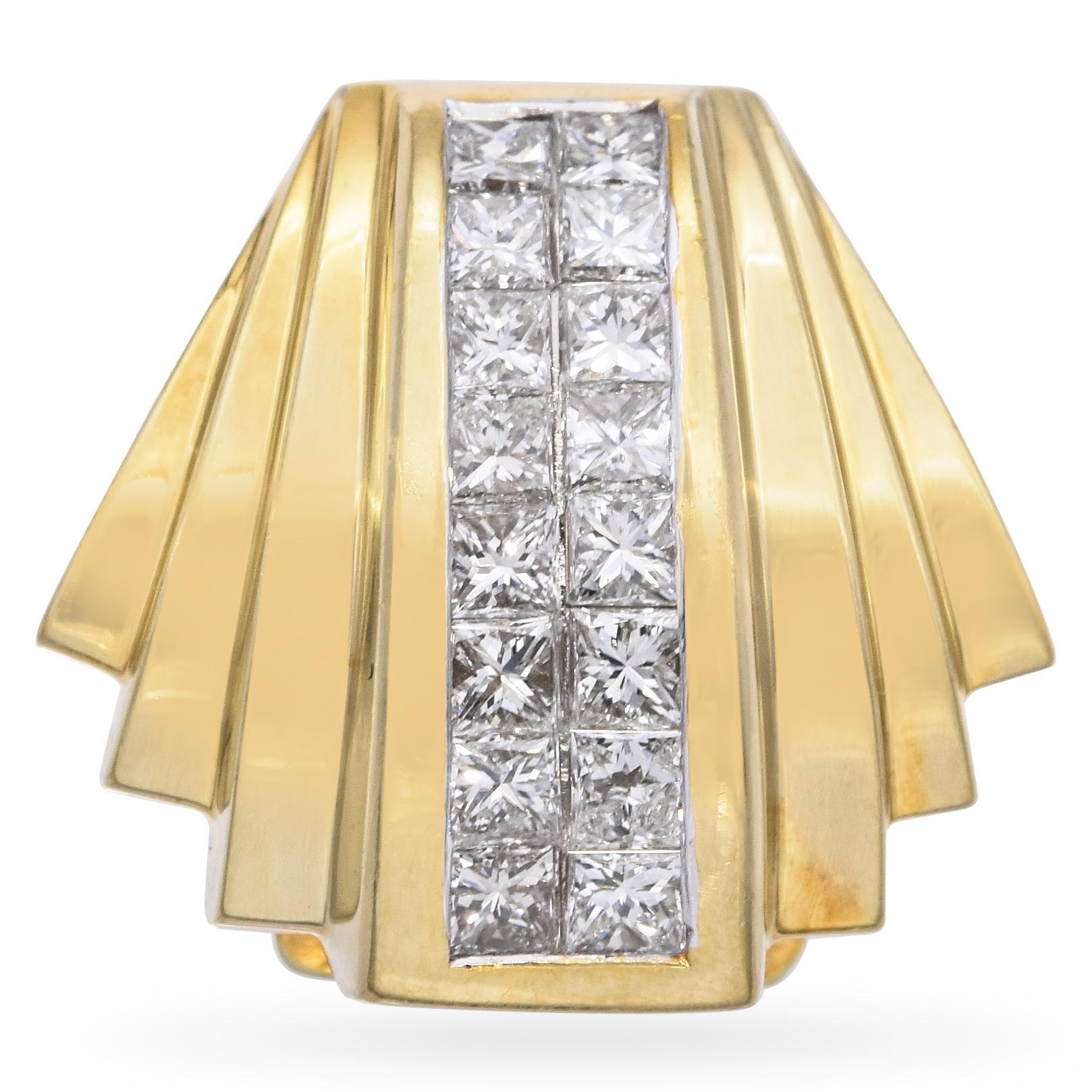 Pendentif Slide Omega en or jaune 18k avec diamants Bon état - En vente à New York, NY