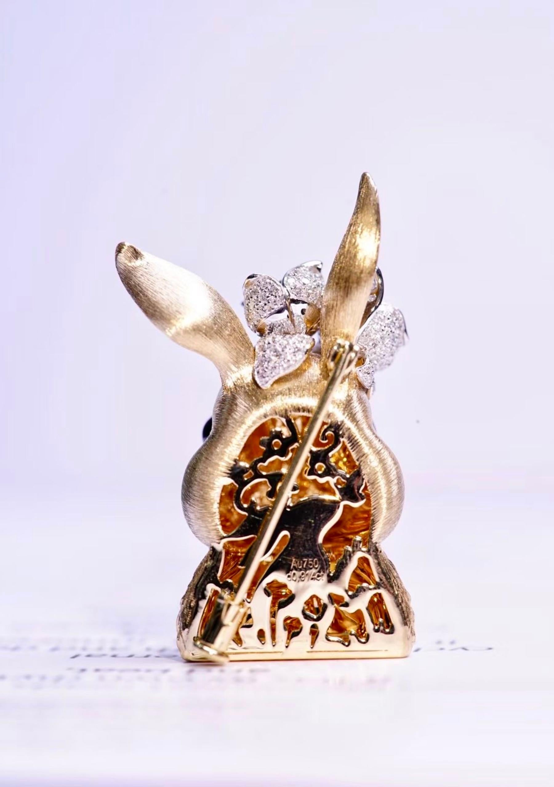 18K Yellow Gold Diamond & Onyx 'Rabbit and Flower' Brooch & Pendant In New Condition For Sale In Kowloon, HK