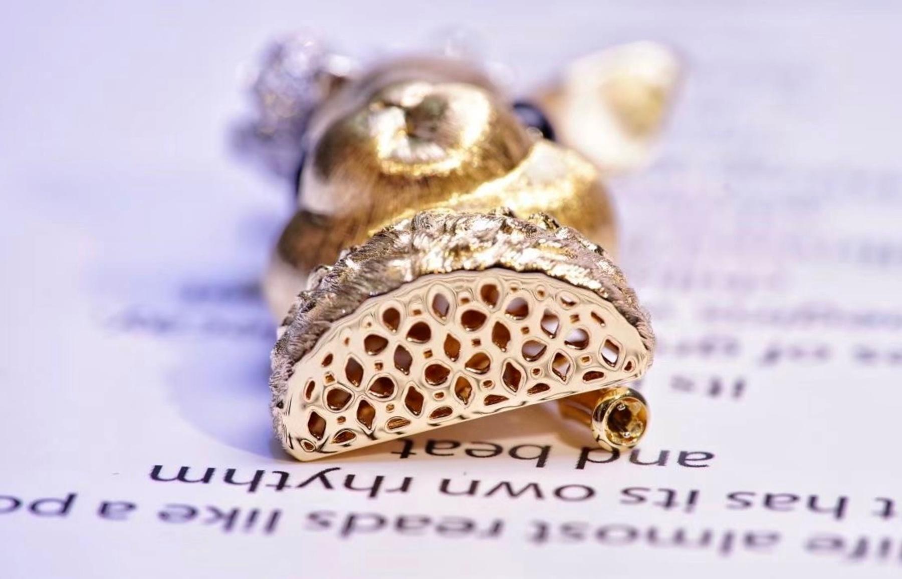18K Yellow Gold Diamond & Onyx 'Rabbit and Flower' Brooch & Pendant For Sale 2