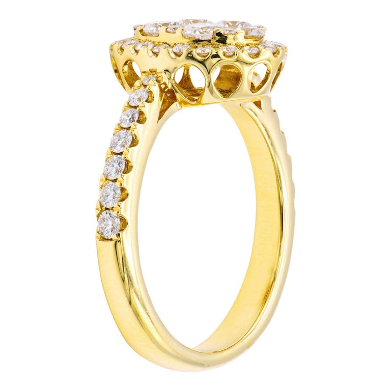 18k Yellow Gold Diamond Oval Cluster Ring For Sale at 1stDibs