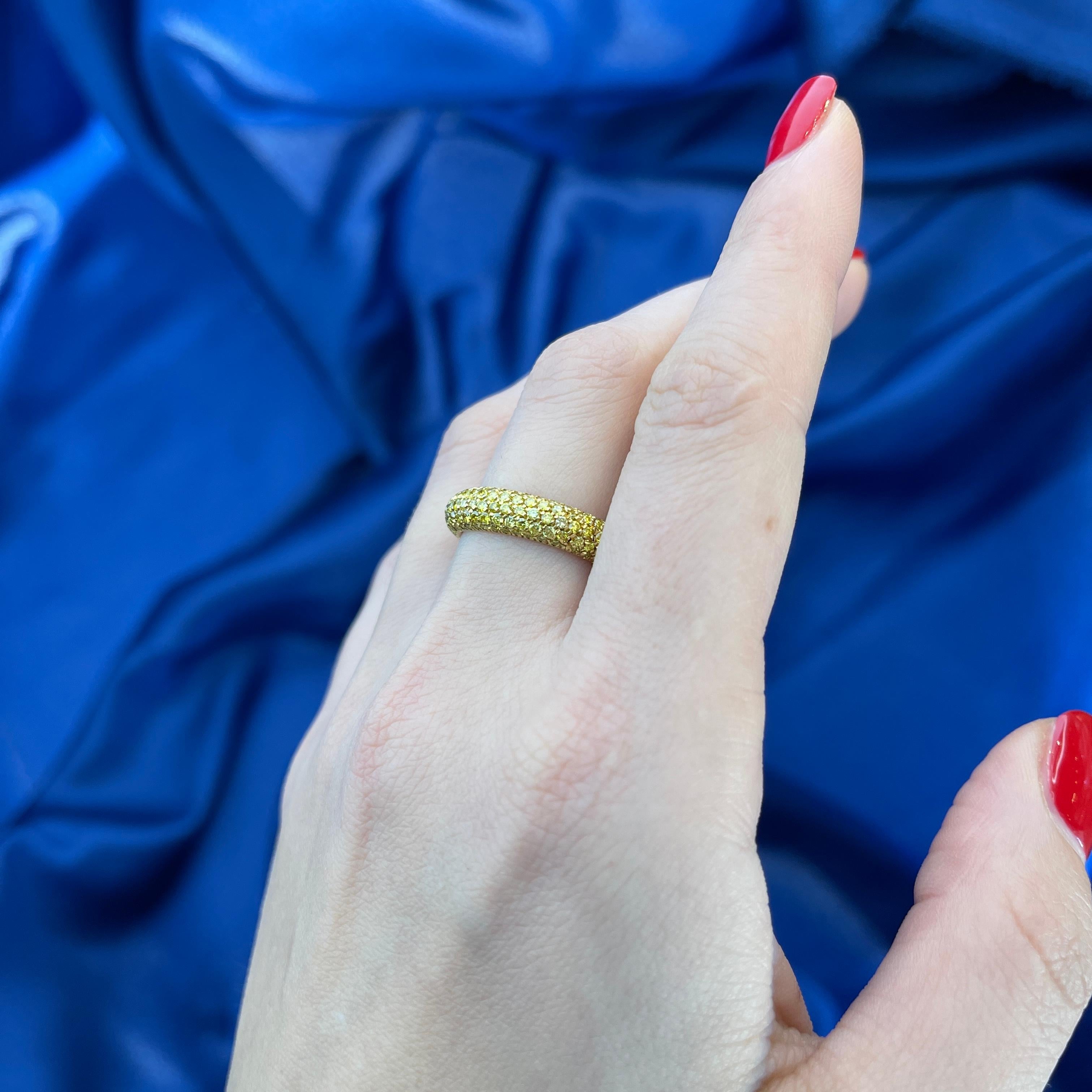 18K Yellow Gold Diamond Pavé Band Ring In New Condition For Sale In Bergamo, BG