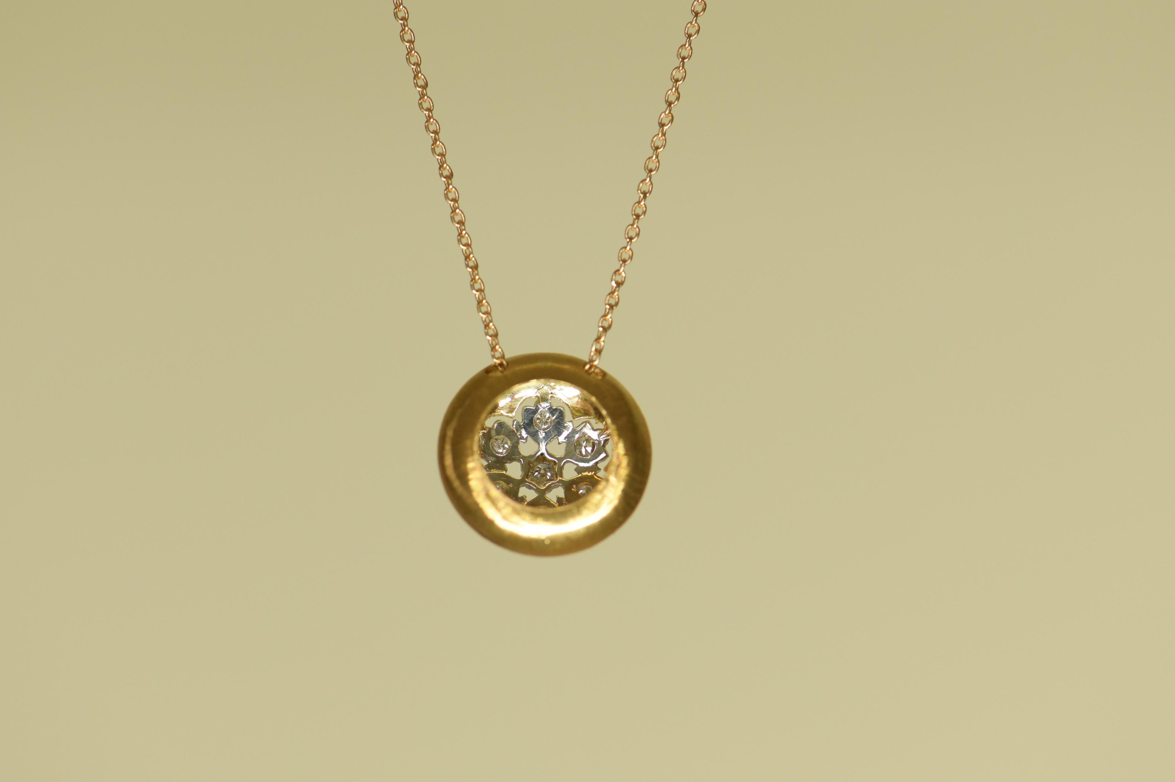 18 Karat Yellow Gold Diamond Pendant Necklace For Sale 1