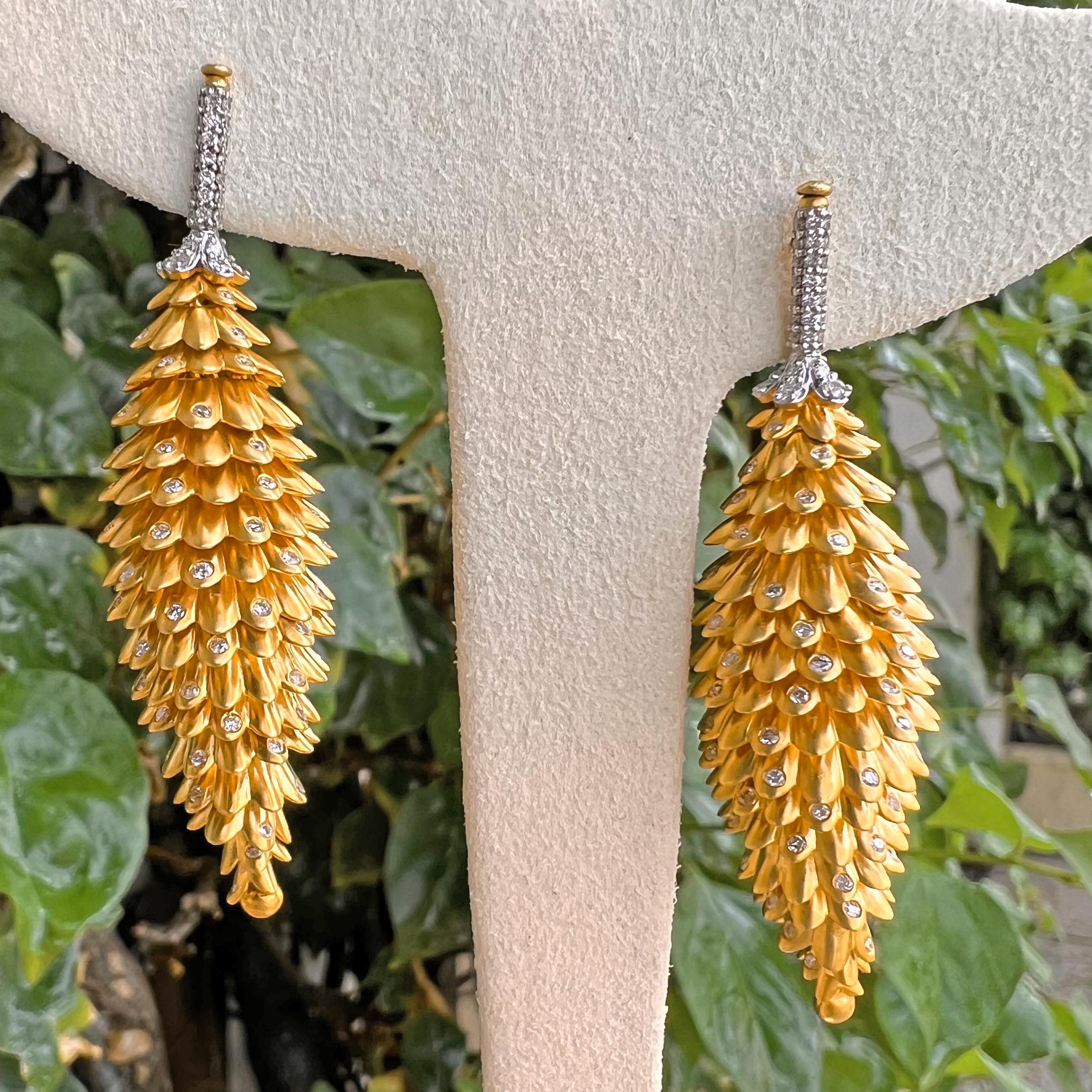 18k Yellow Gold Diamond Pinecone Drop Earrings In New Condition In Palm Beach, FL