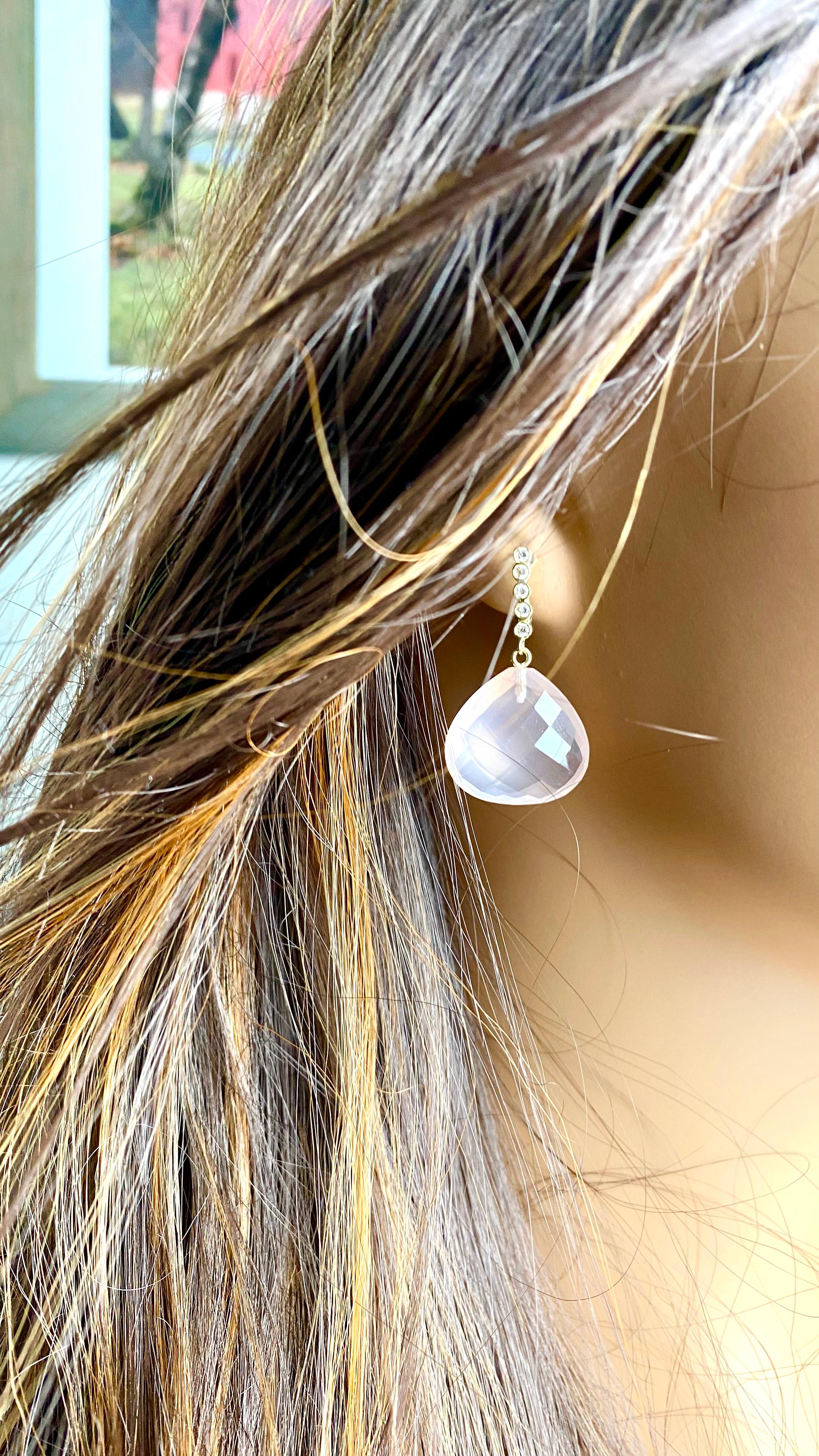 Femenino o masculino Pendientes de gota lineal de oro amarillo de 18 quilates con diamantes y cuarzo rosa en venta