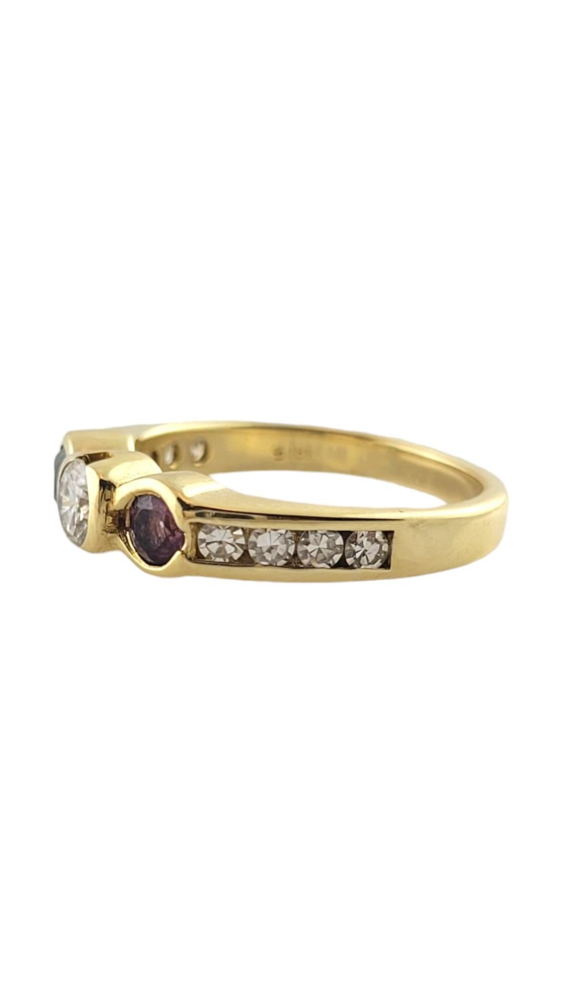 18K Gelbgold Diamant, rosa Turmalin & blauer Zirkon Trinity Style Ring Größe 8.25

Dieser wunderschöne Ring im Trinity-Stil besteht aus einem runden Diamanten im Brillantschliff, einem rosa Turmalin im Rundschliff und einem blauen Zirkon sowie acht
